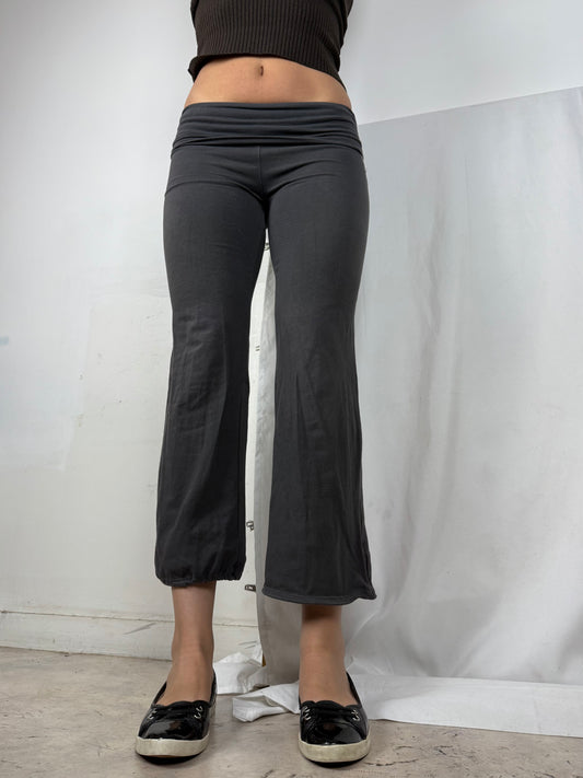 Grey cotton low rise activewear capri pants (XS)