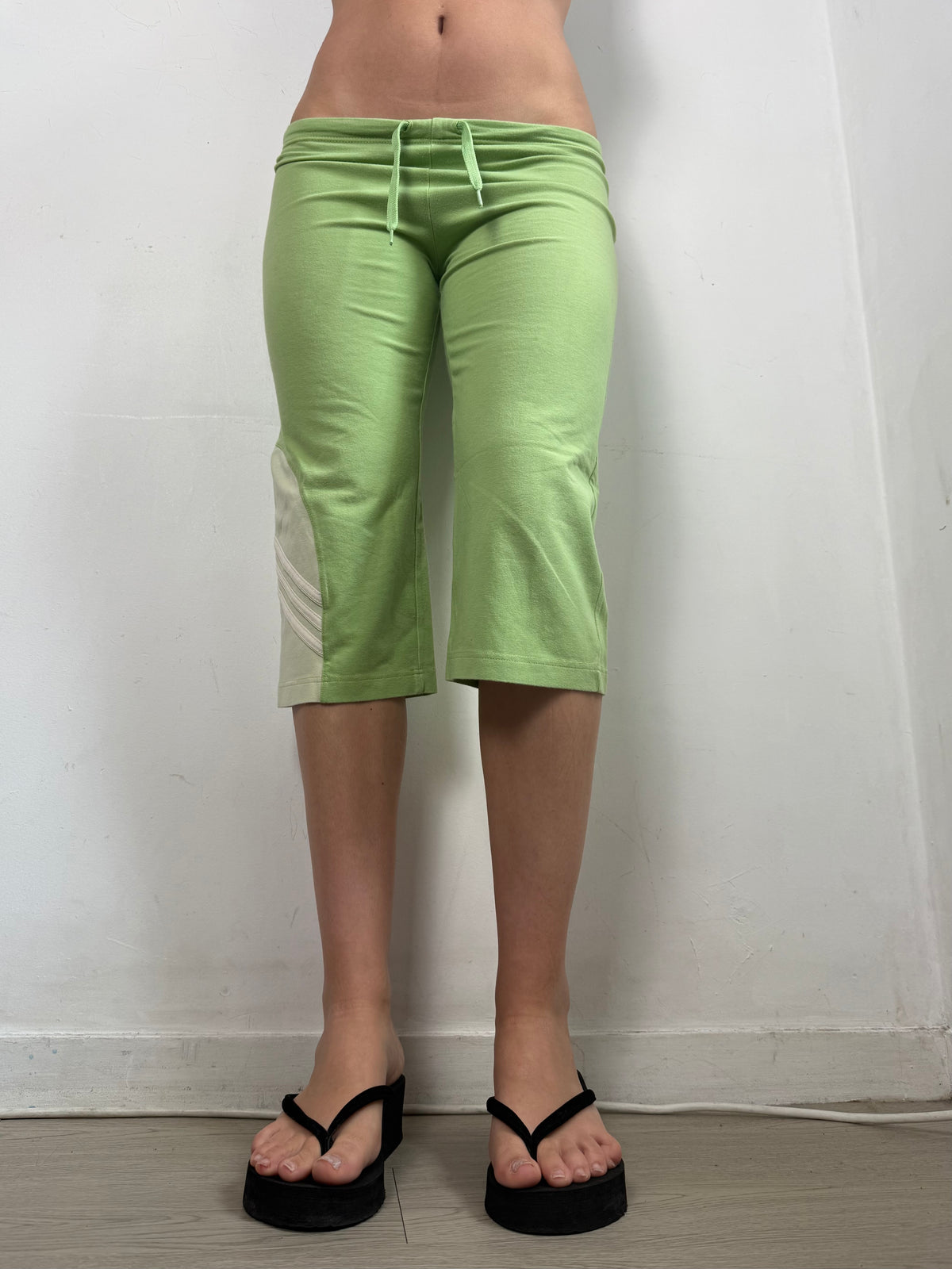 Green low rise activewear capri pants (S)