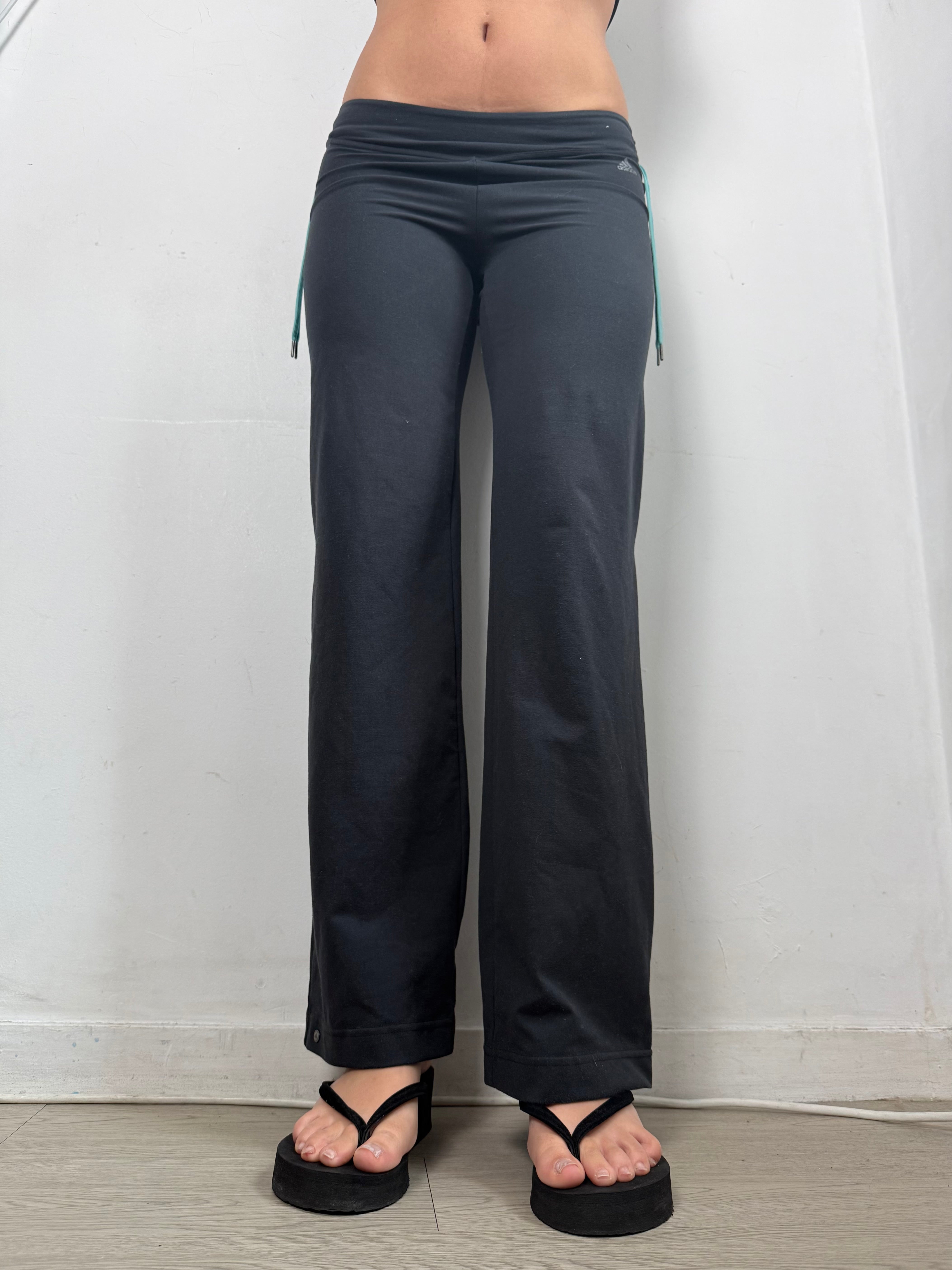Black low rise activewear pants (XS)