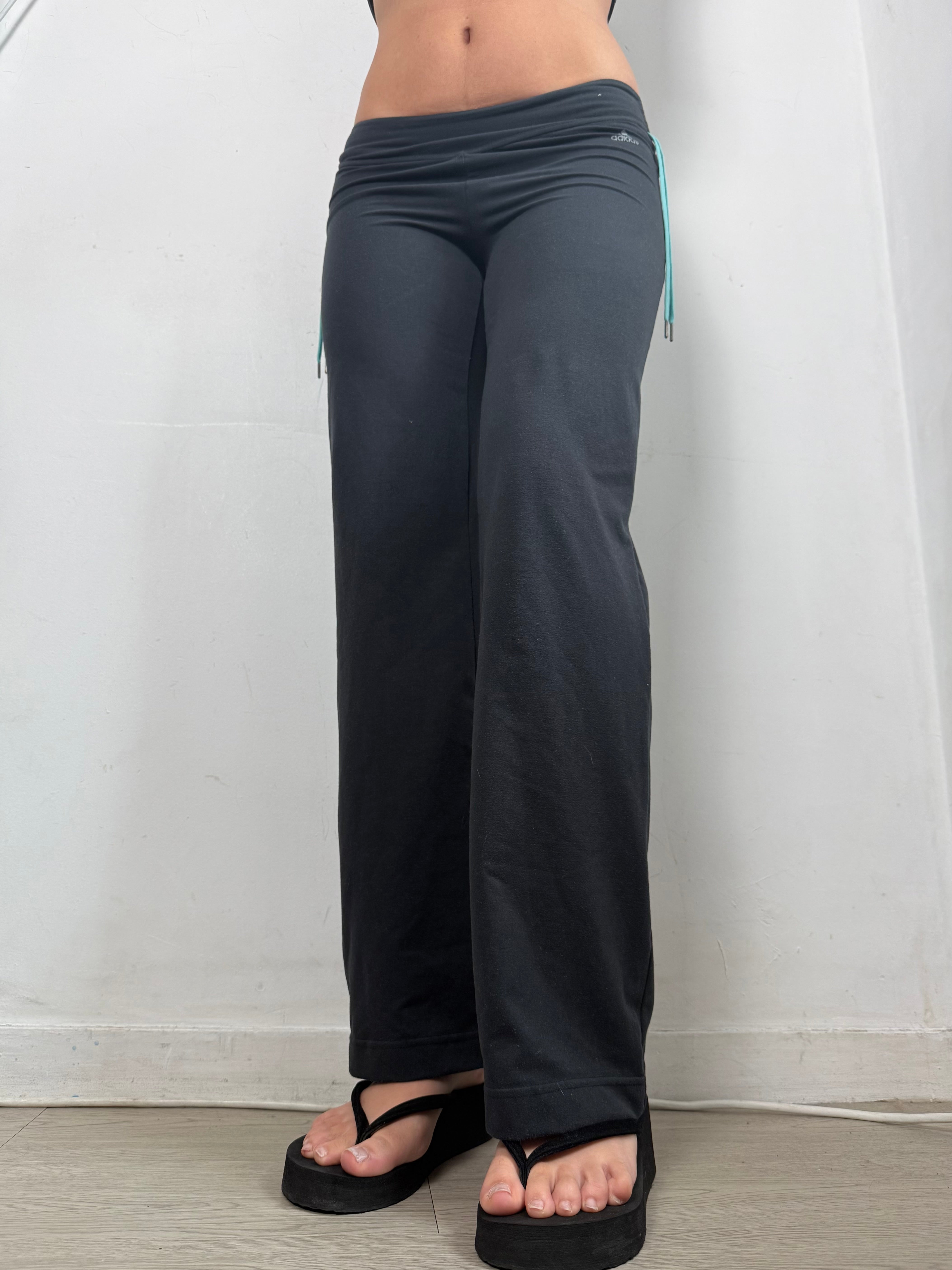 Black low rise activewear pants (XS)