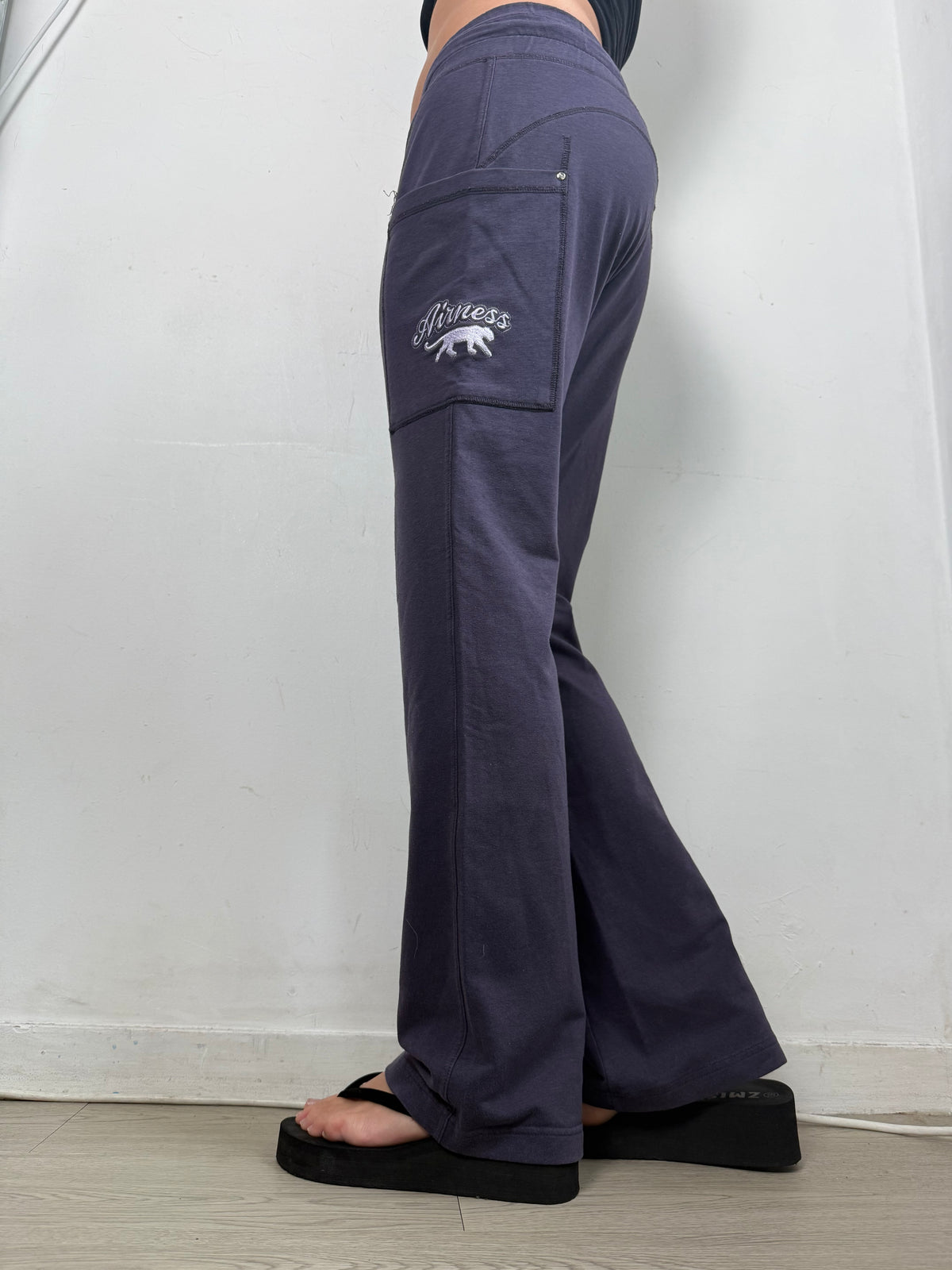 Purple baggy activewear pants (M)