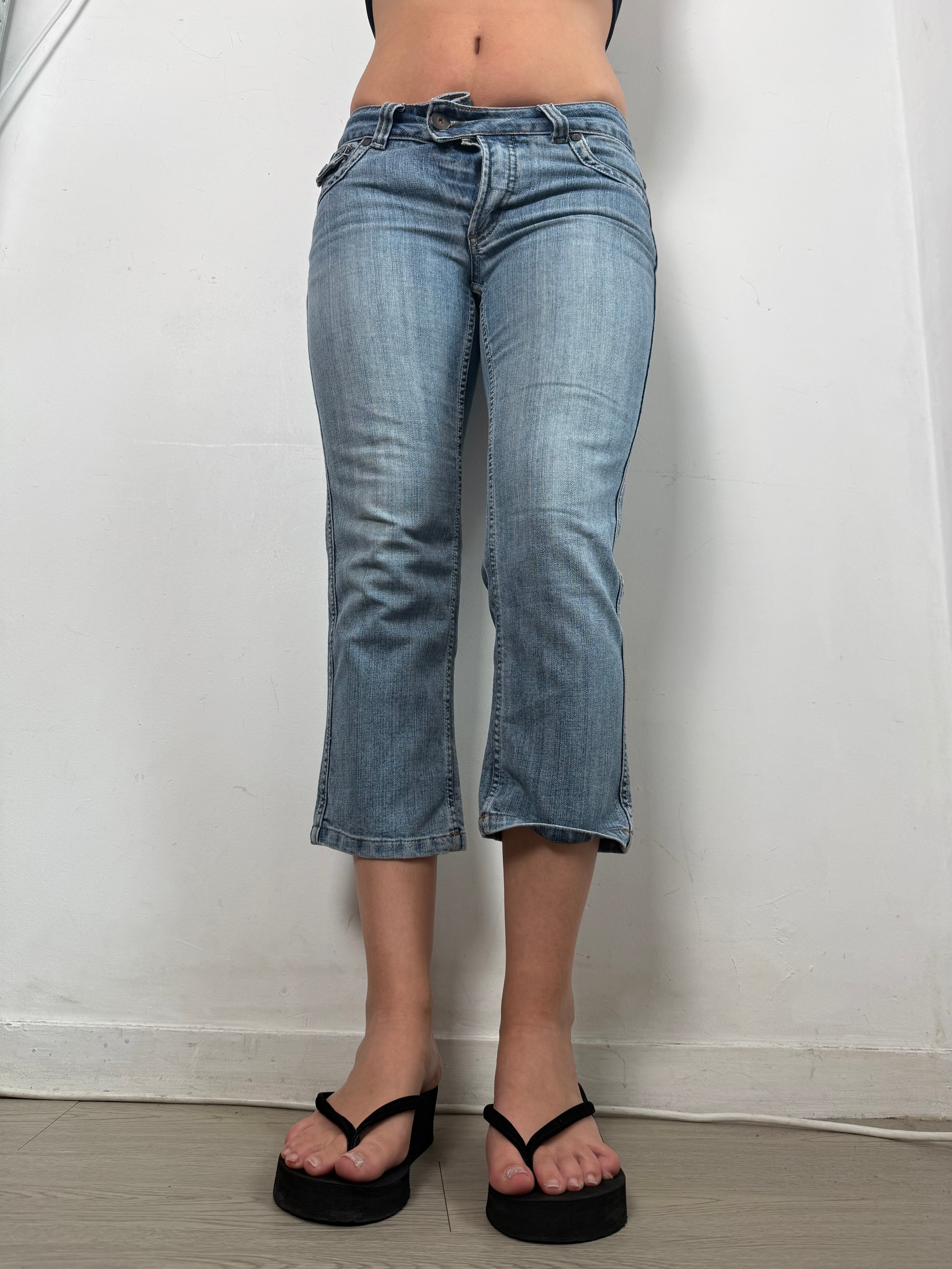 Blue denim low rise capri pants (XS)