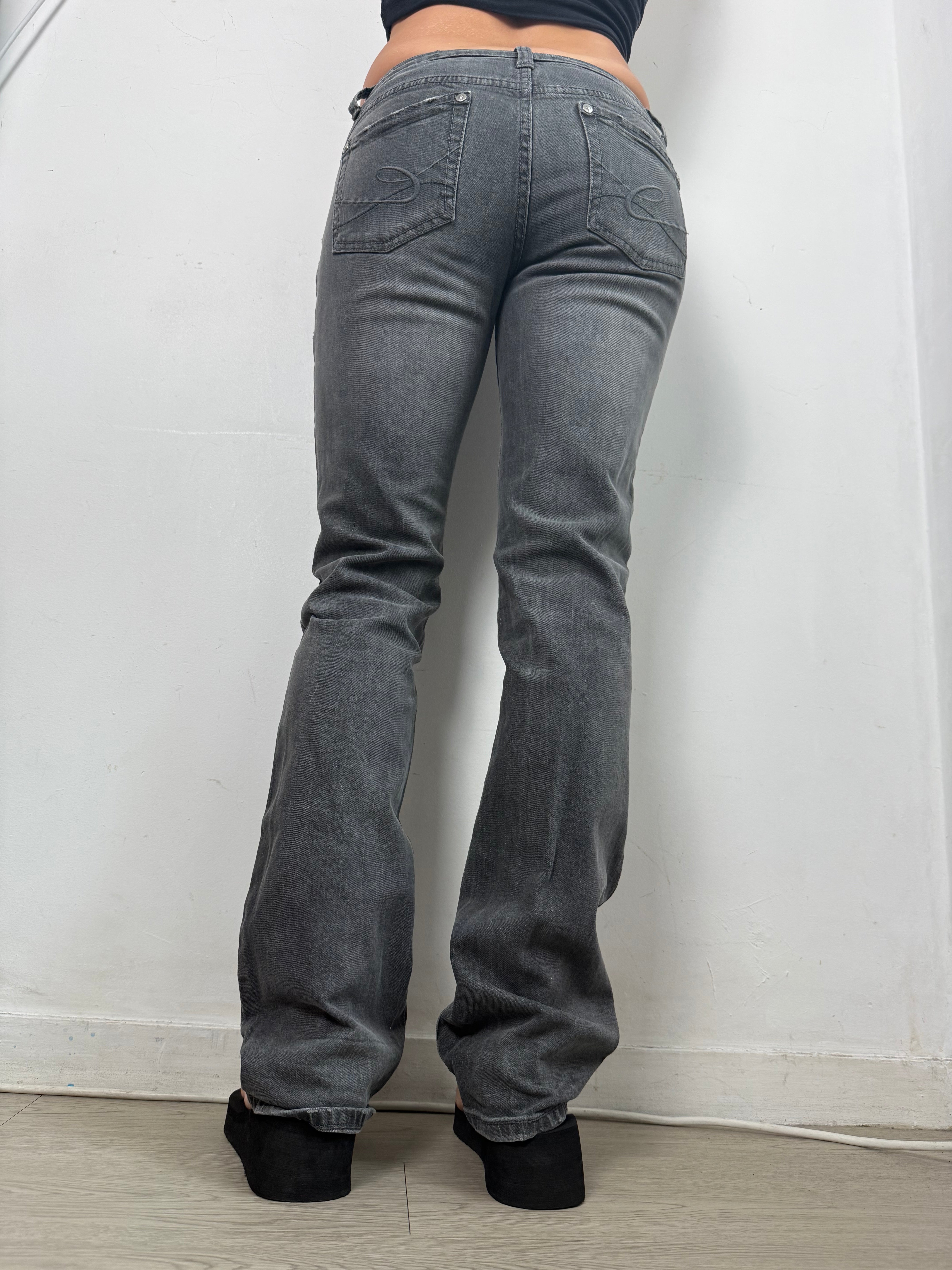Grey denim low rise straight legs pants (M)