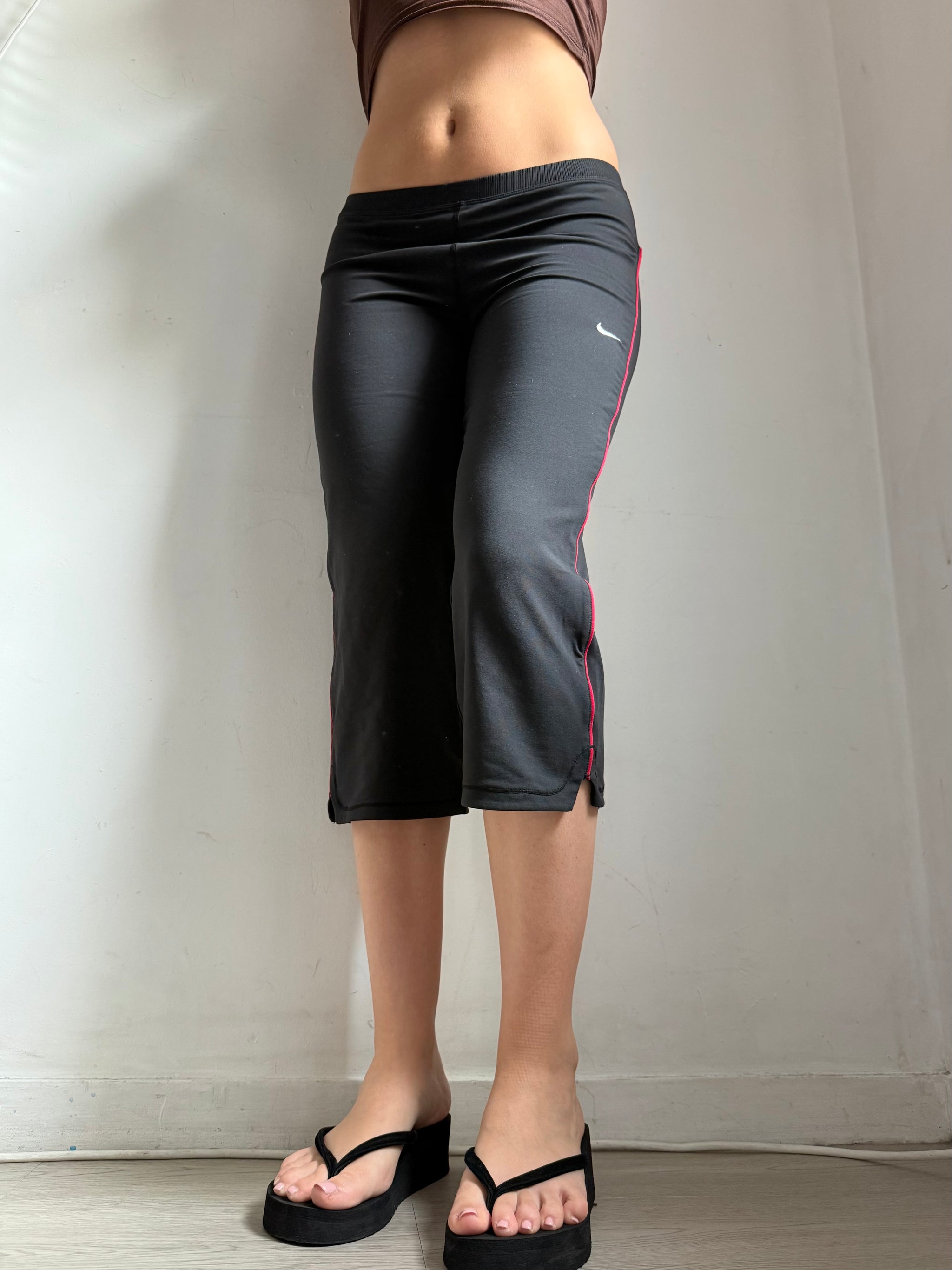Black activewear capri pants