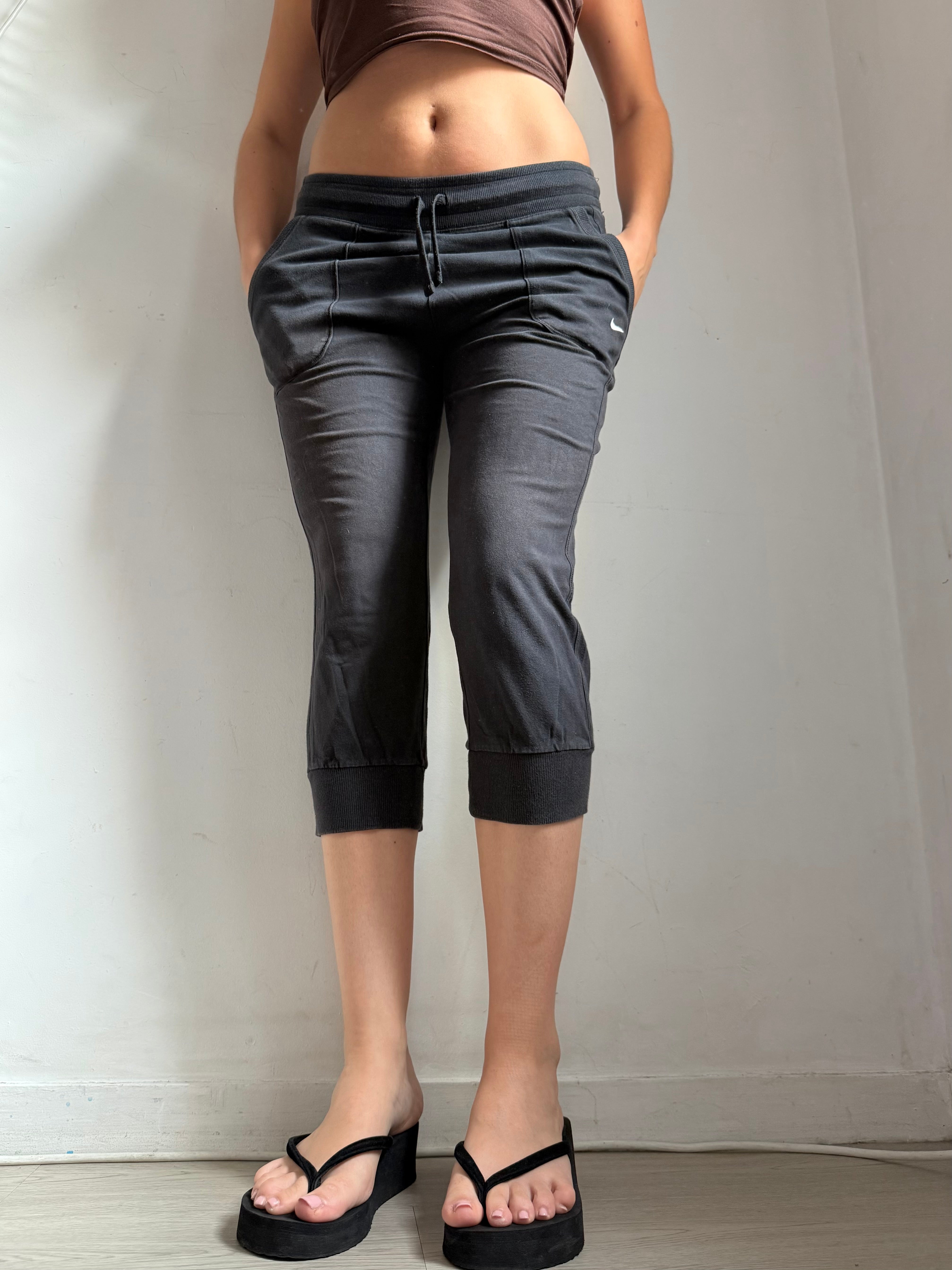 Black activewear cotton capri pants (S)