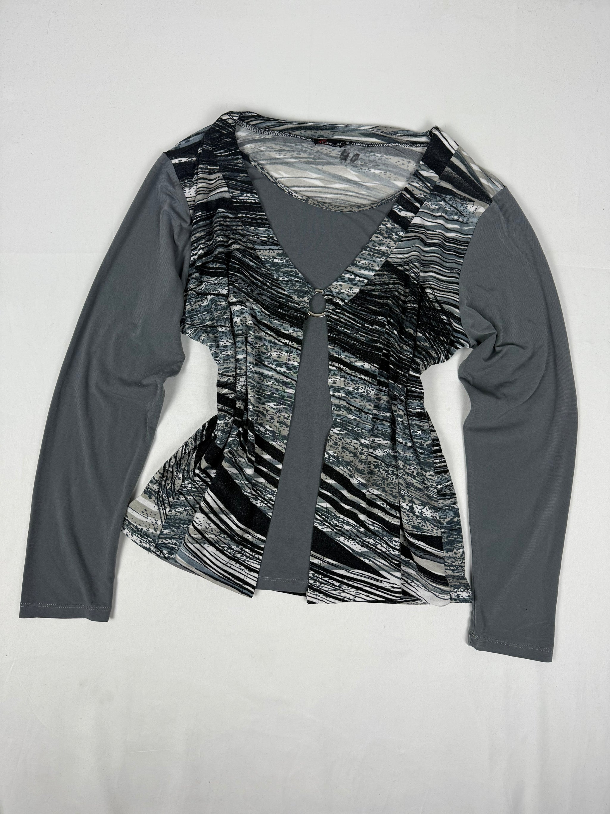 Grey graphic long sleeves top (XXL)