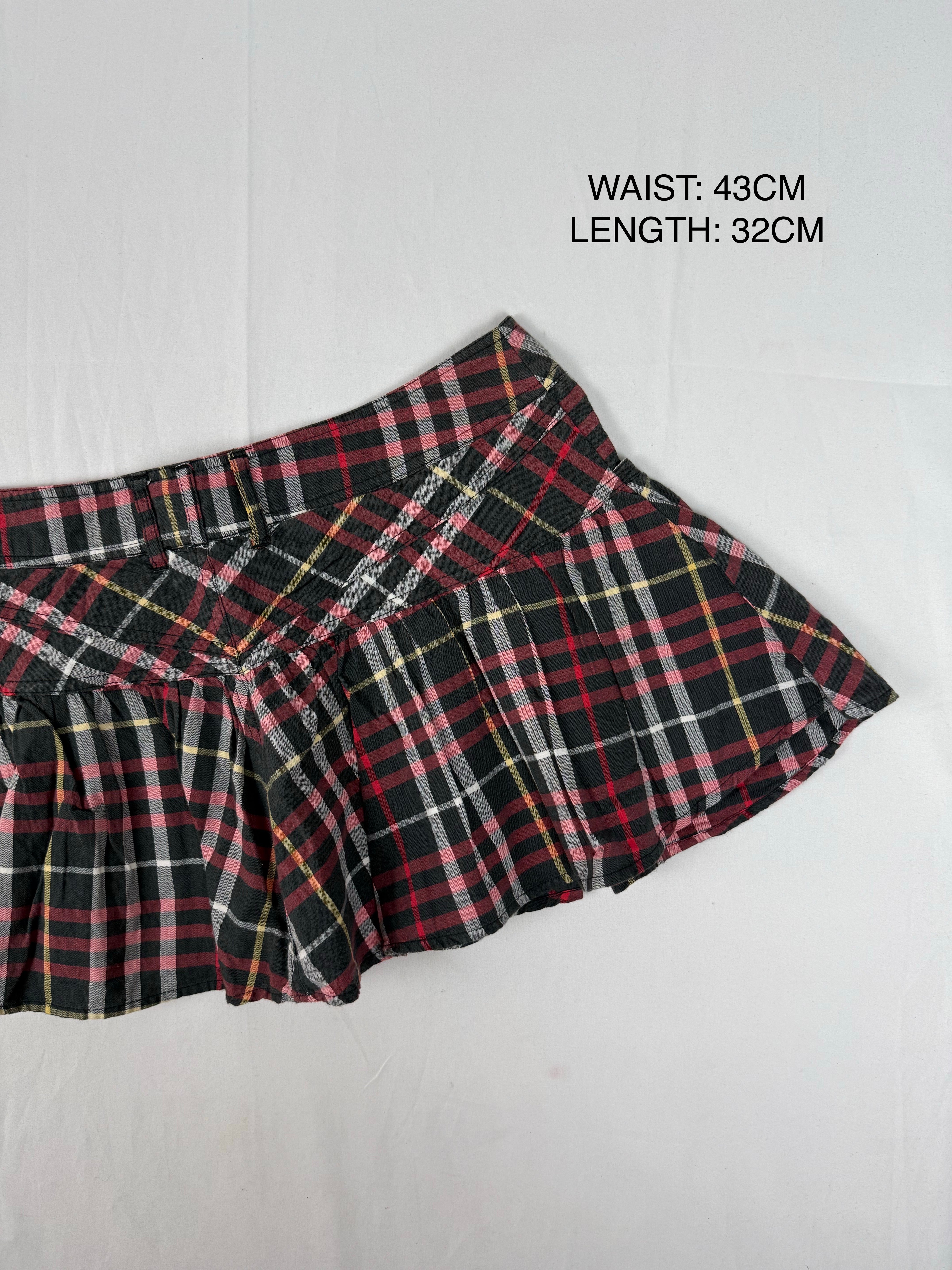 Burgundy check print low rise pleated mini skirt (M/L)