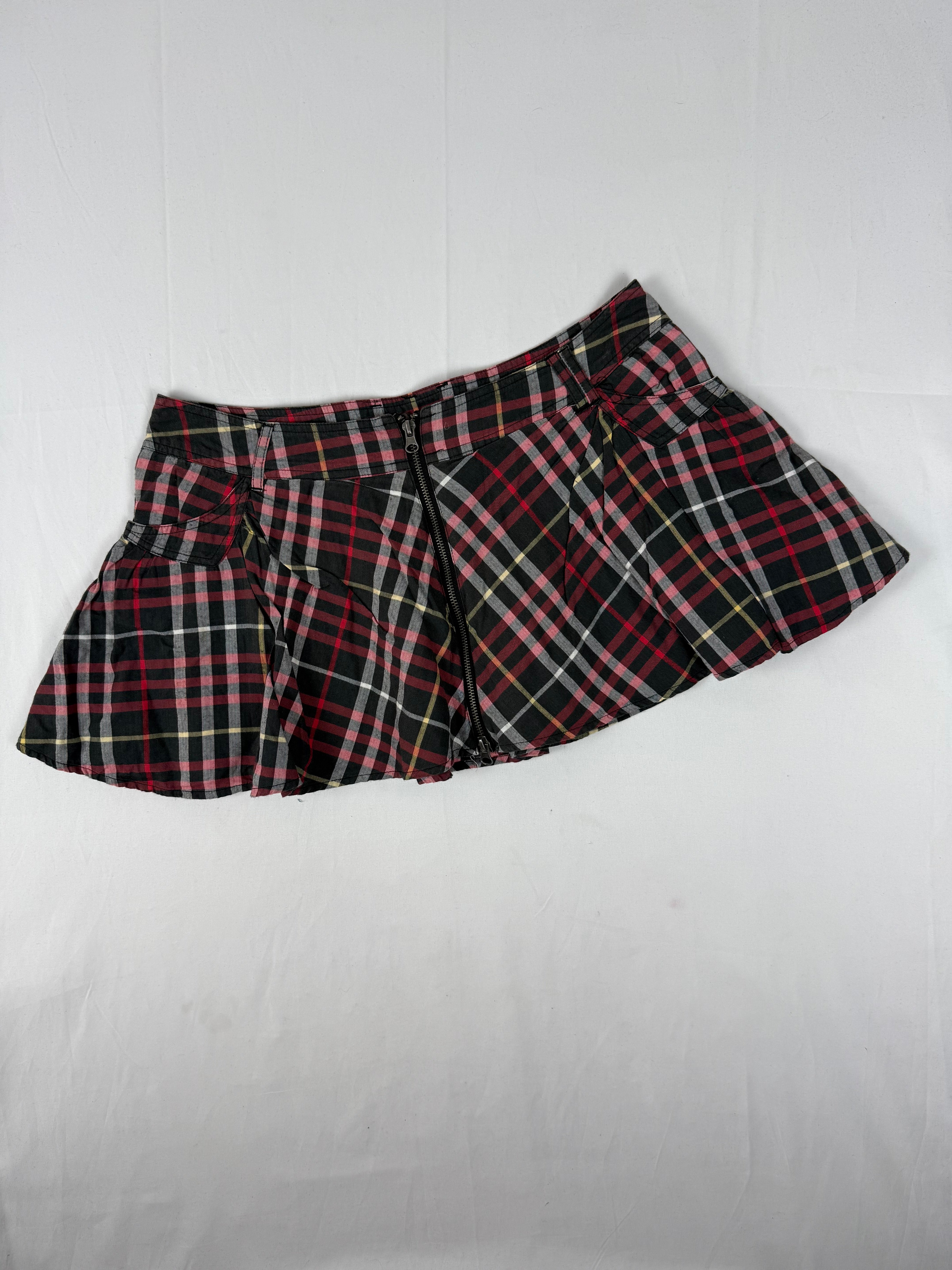Burgundy check print low rise pleated mini skirt (M/L)