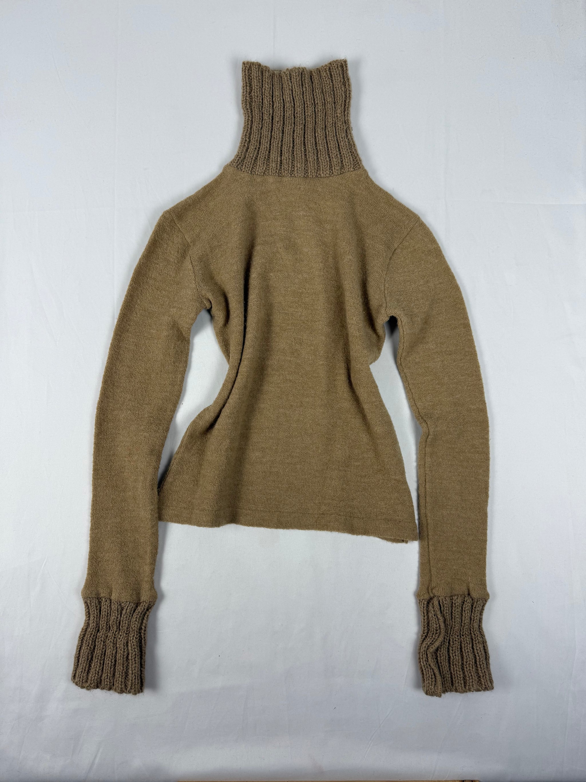 Beige turtleneck wool jumper (S/M)