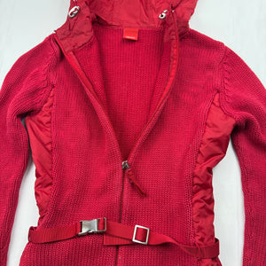 Red knitted tight fit hooded jumper with belt (XS)