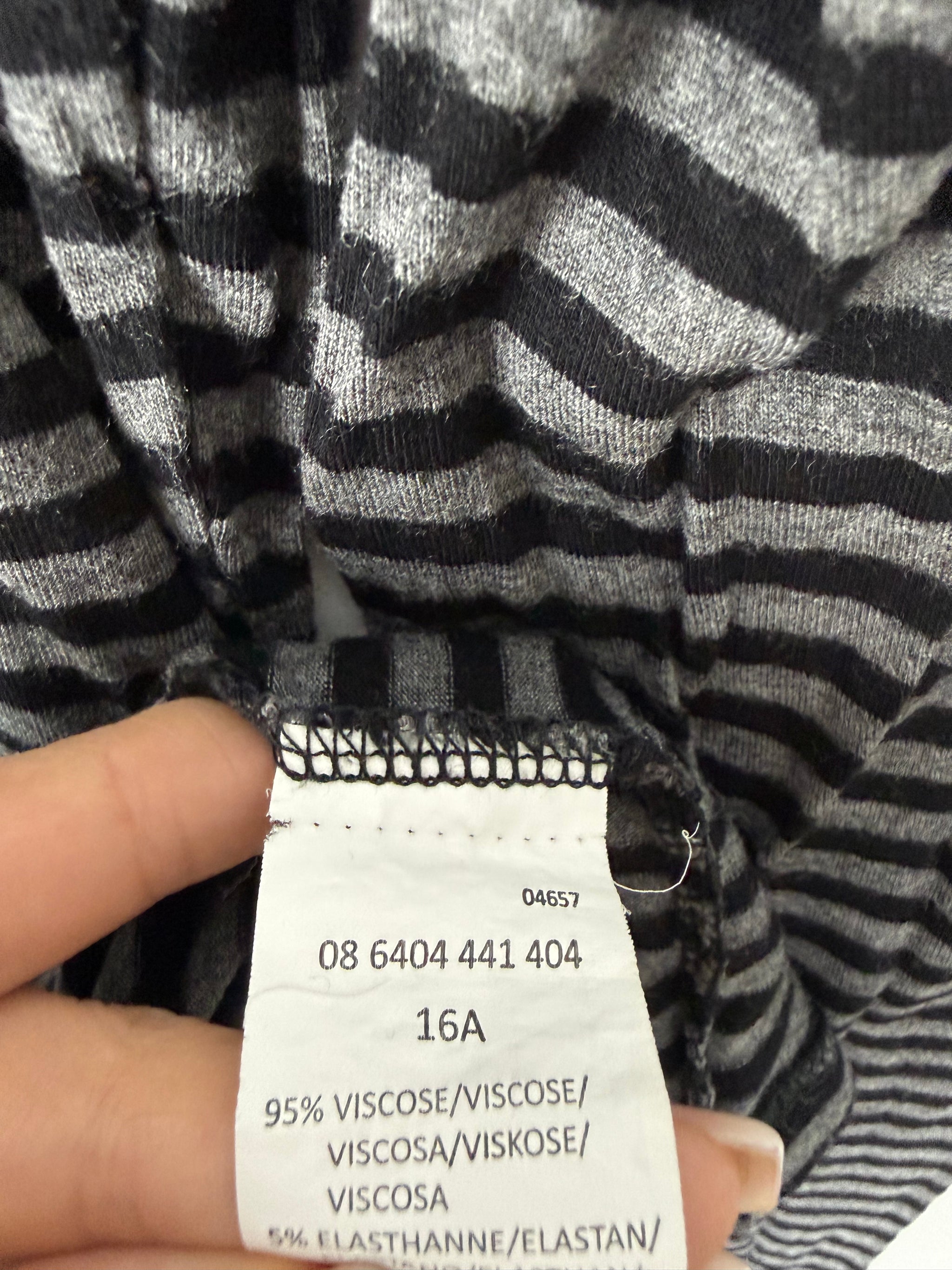 Grey striped turtleneck long sleeves top (S/M)
