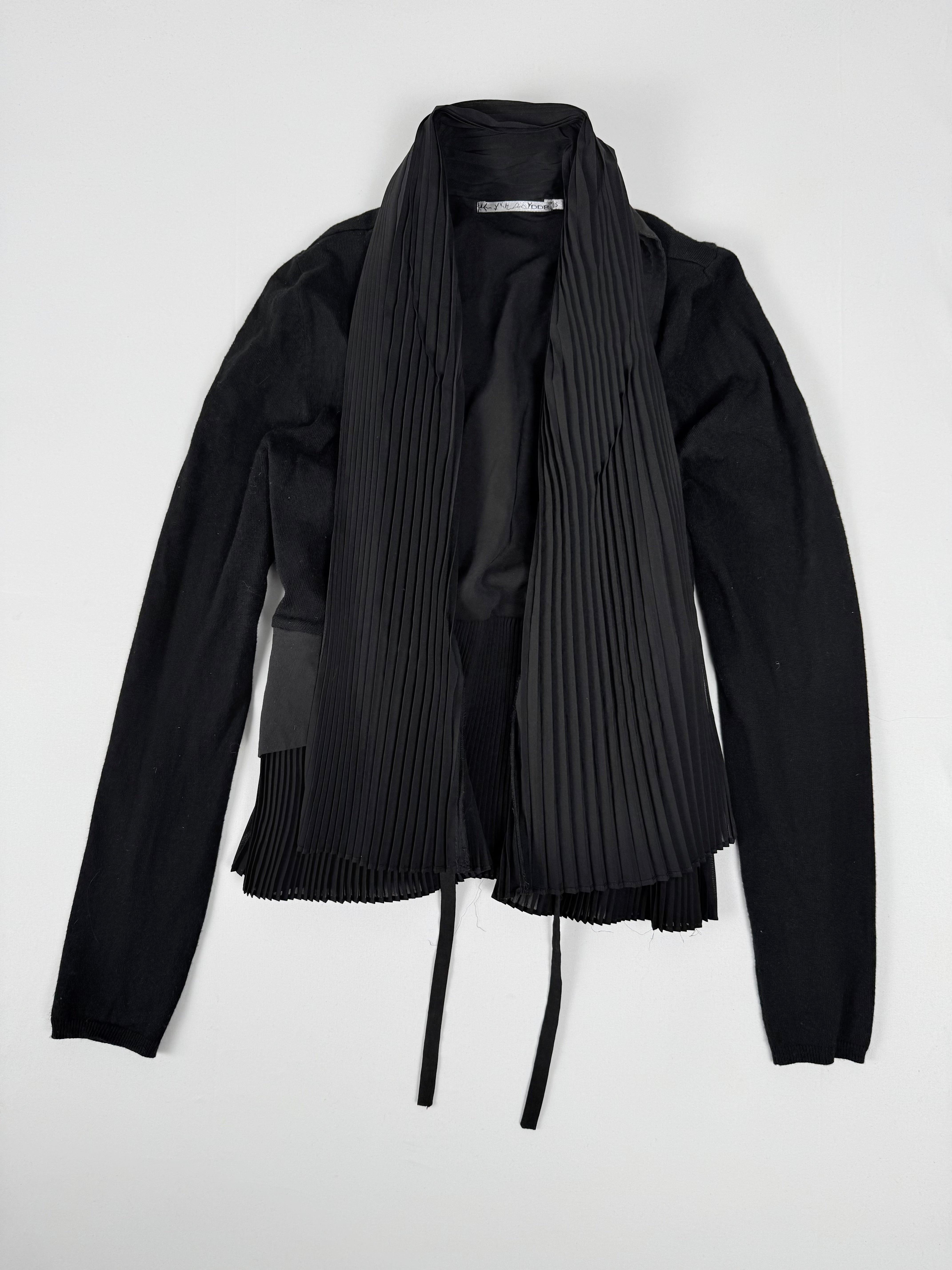 Black silky pleated jacket (S/M)