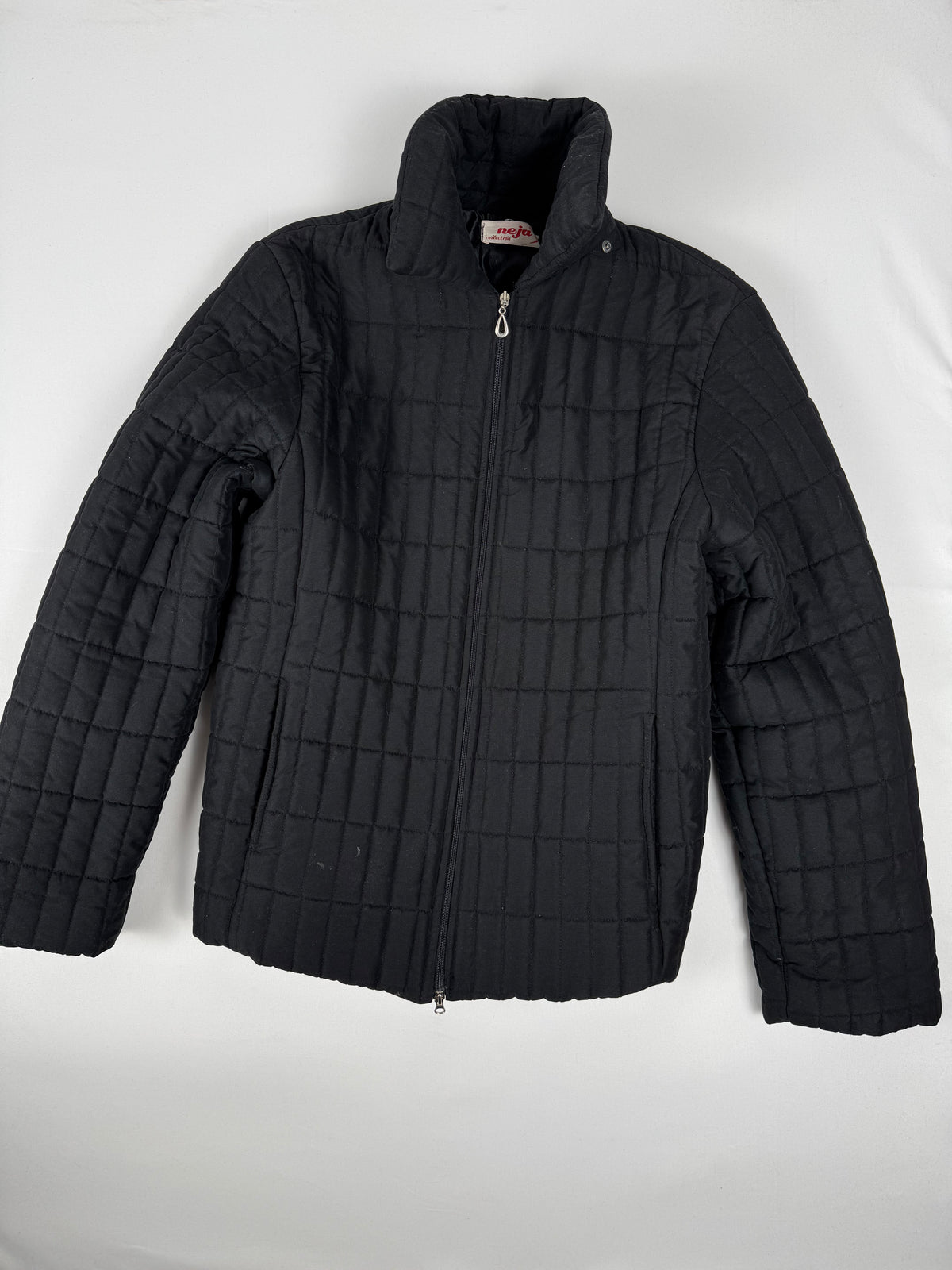 Black lightweight zip up puffer jacket (L)