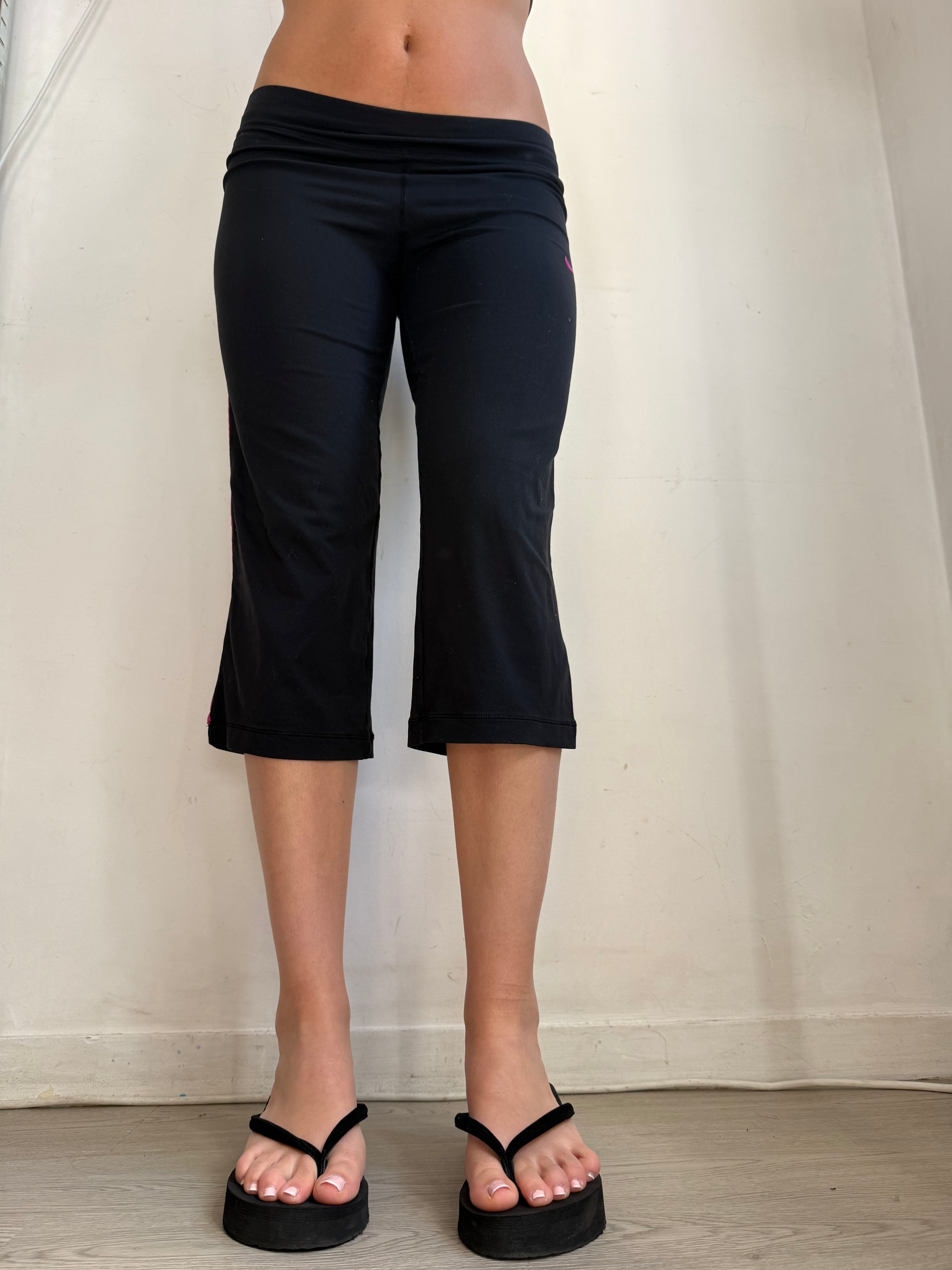 Black stretchy activewear capri pants (XS/S)