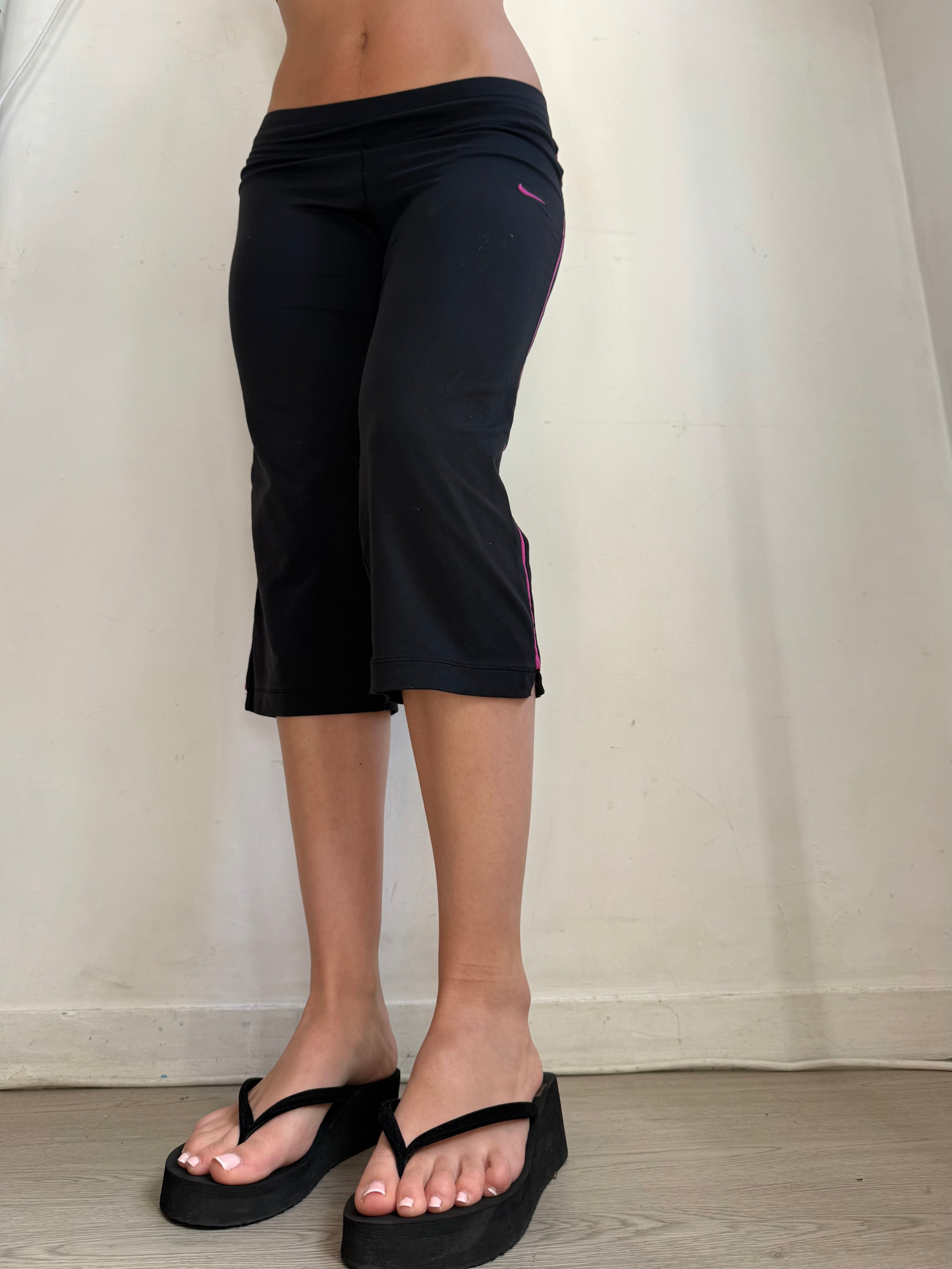 Black stretchy activewear capri pants (XS/S)