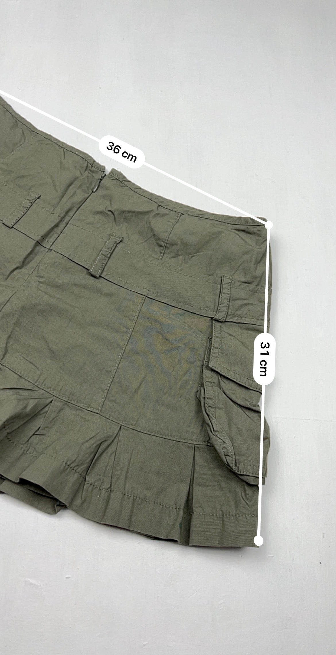 Khaki cargo pleated low rise mini skirt (S)