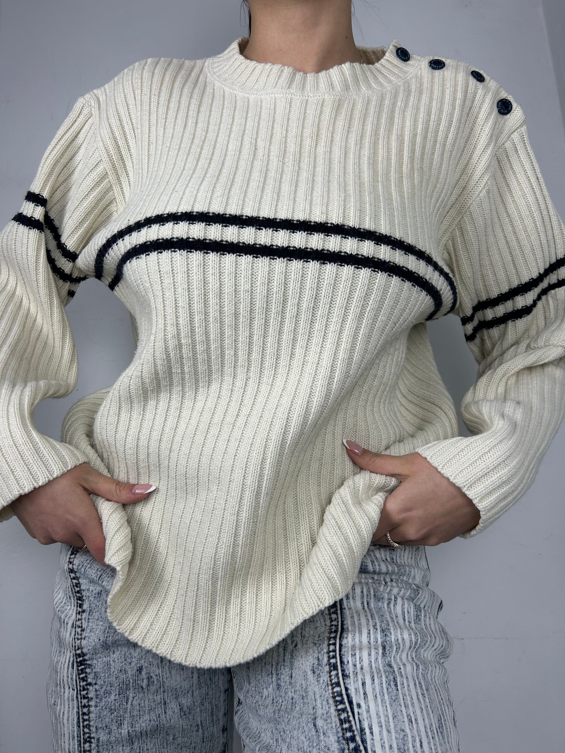 Cream roundneck  jumper (L)