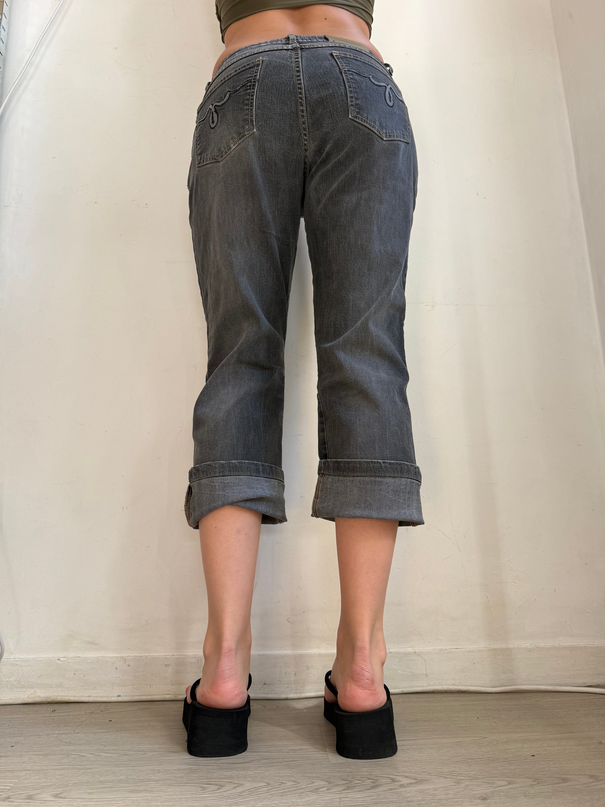 Grey denim baggy capri pants (M/L)