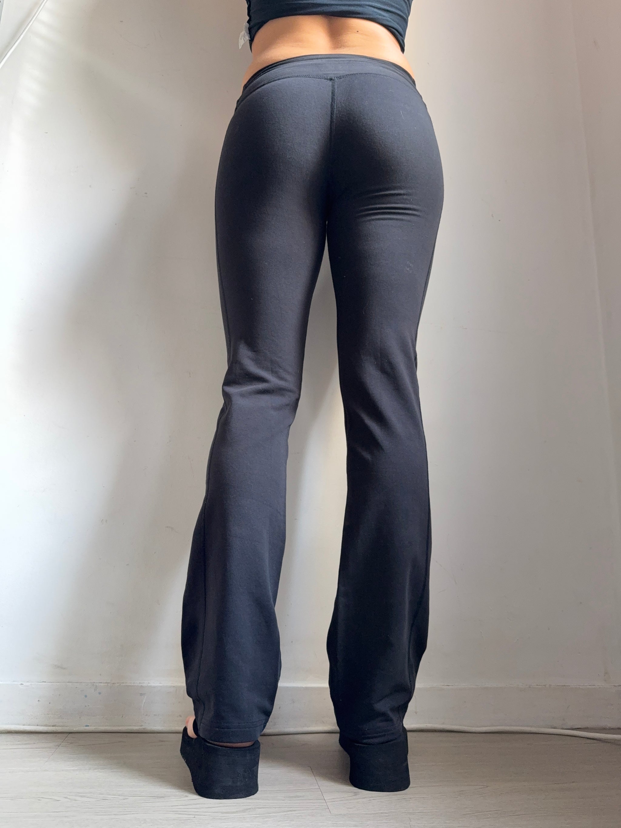 Black flared activewear pants (XS)