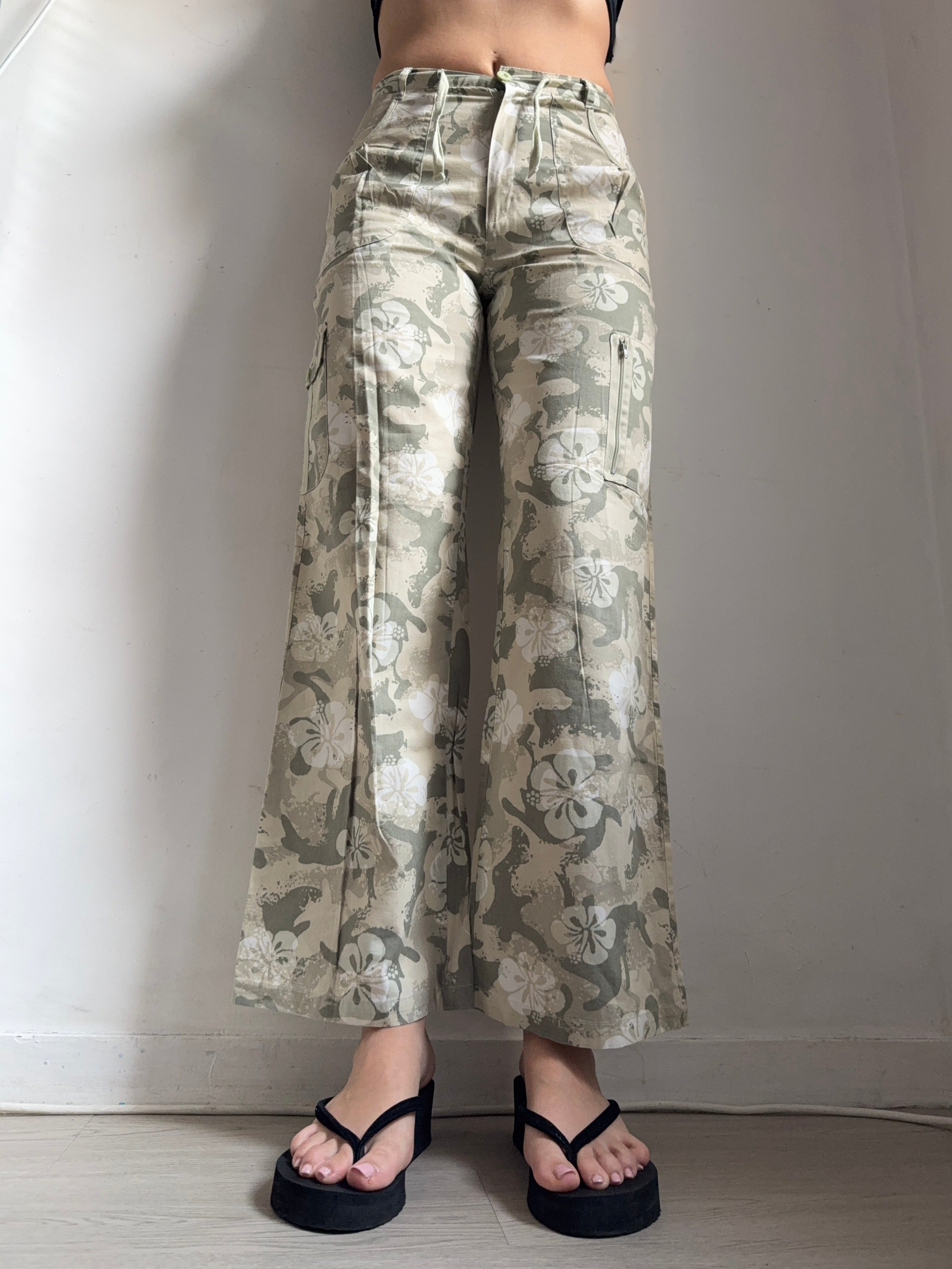 Khaki floral camo print baggy pants (S)
