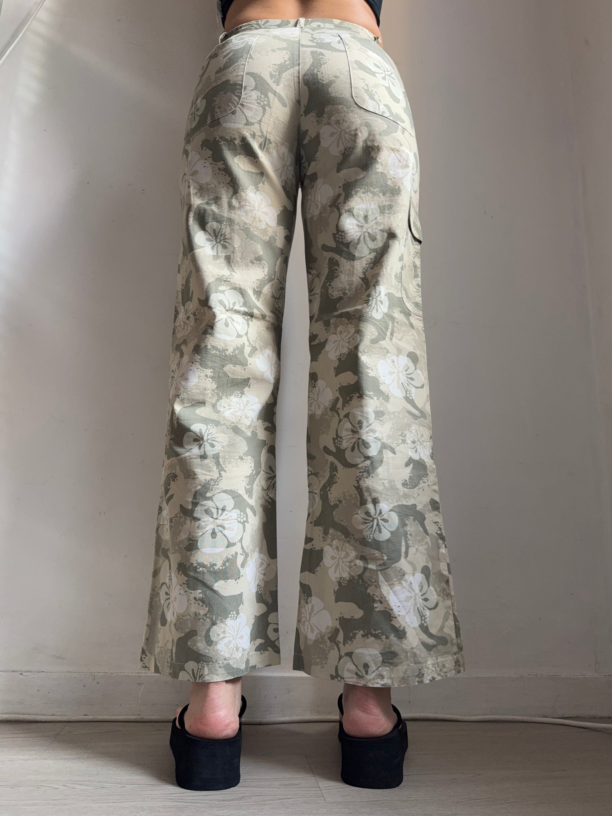 Khaki floral camo print baggy pants (S)
