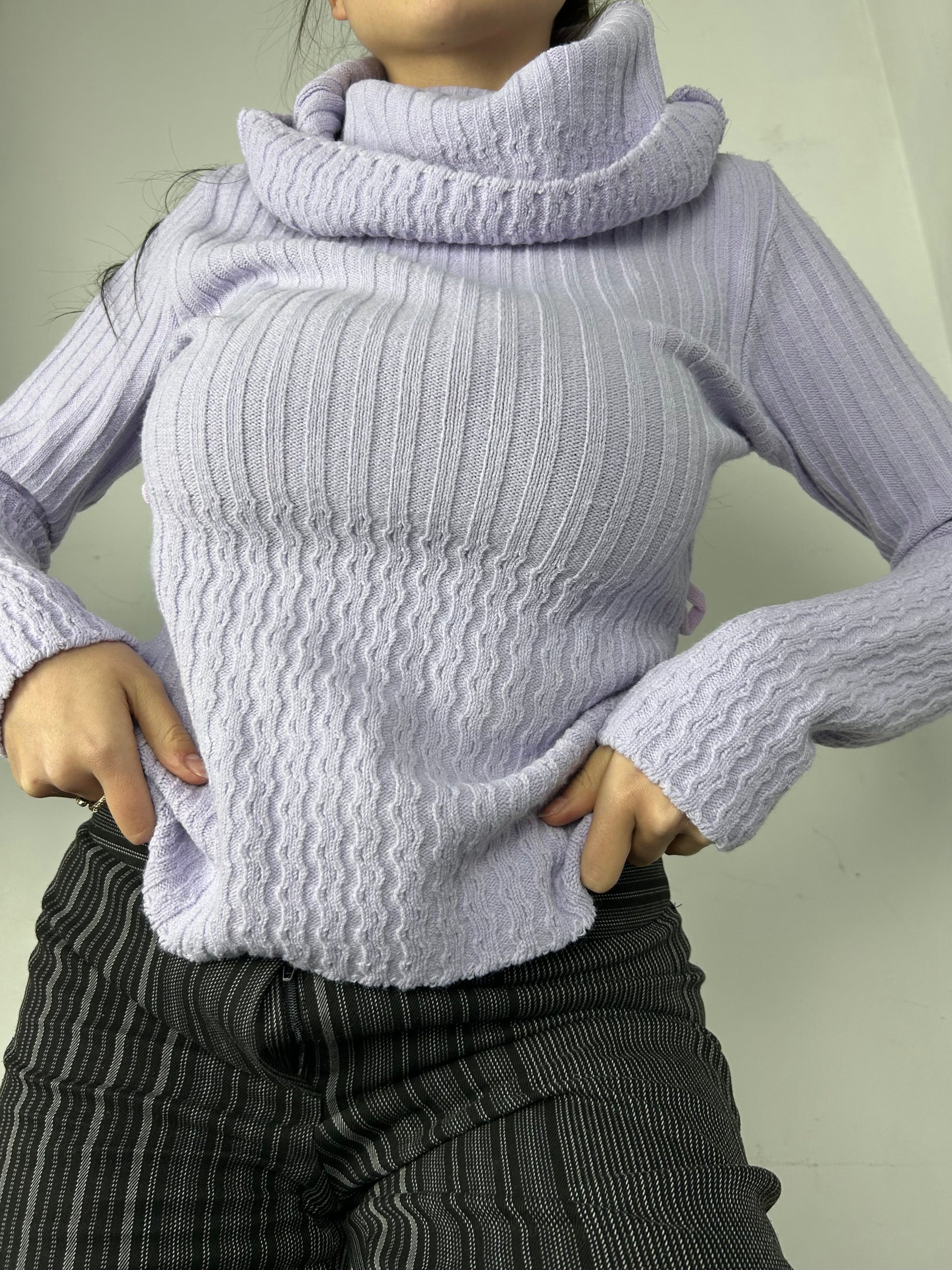 Lilac purple turtleneck jumper (S/M)