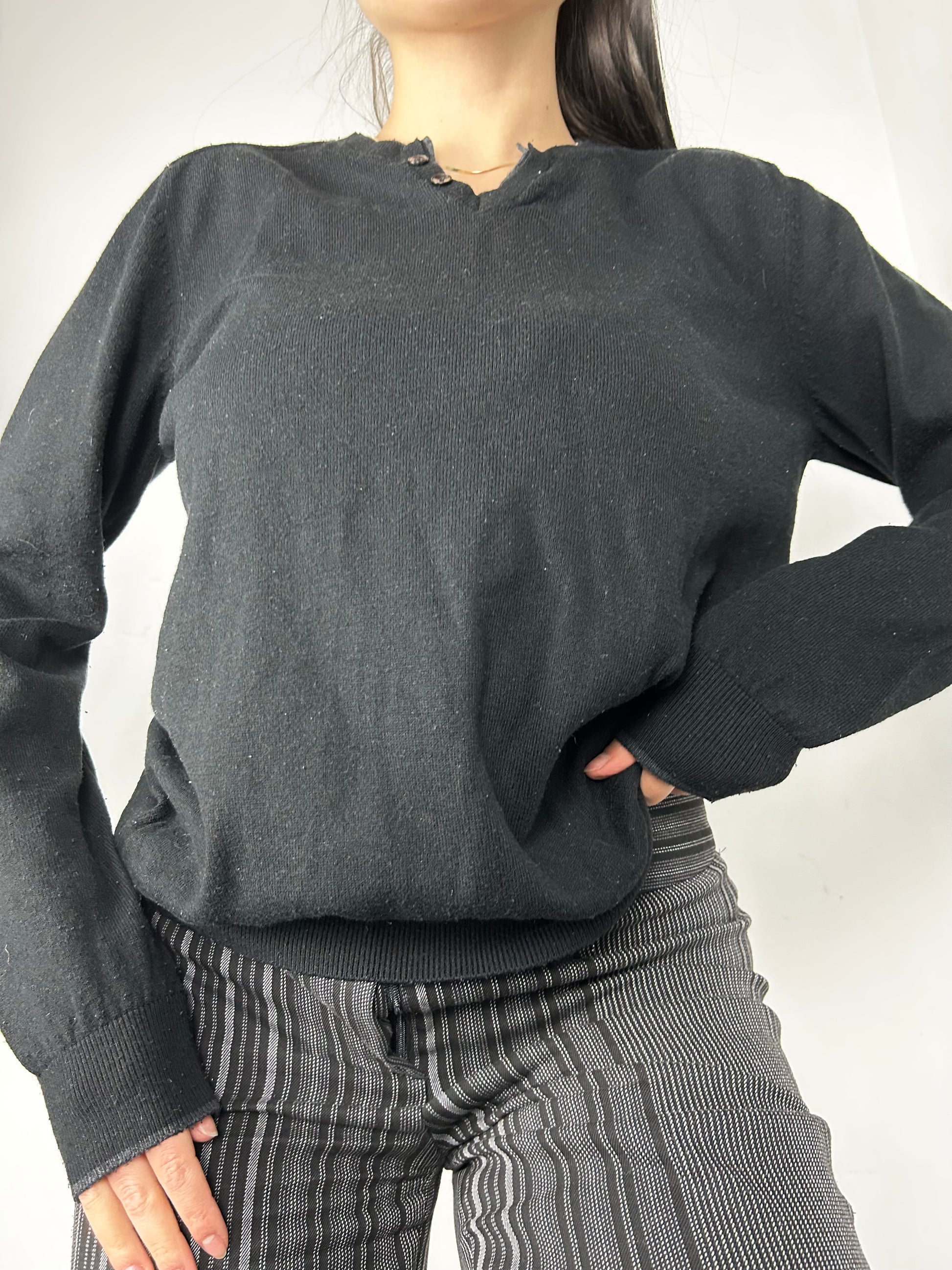 Black round neck jumper (S/M)