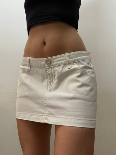 White denim low rise mini skirt (M)