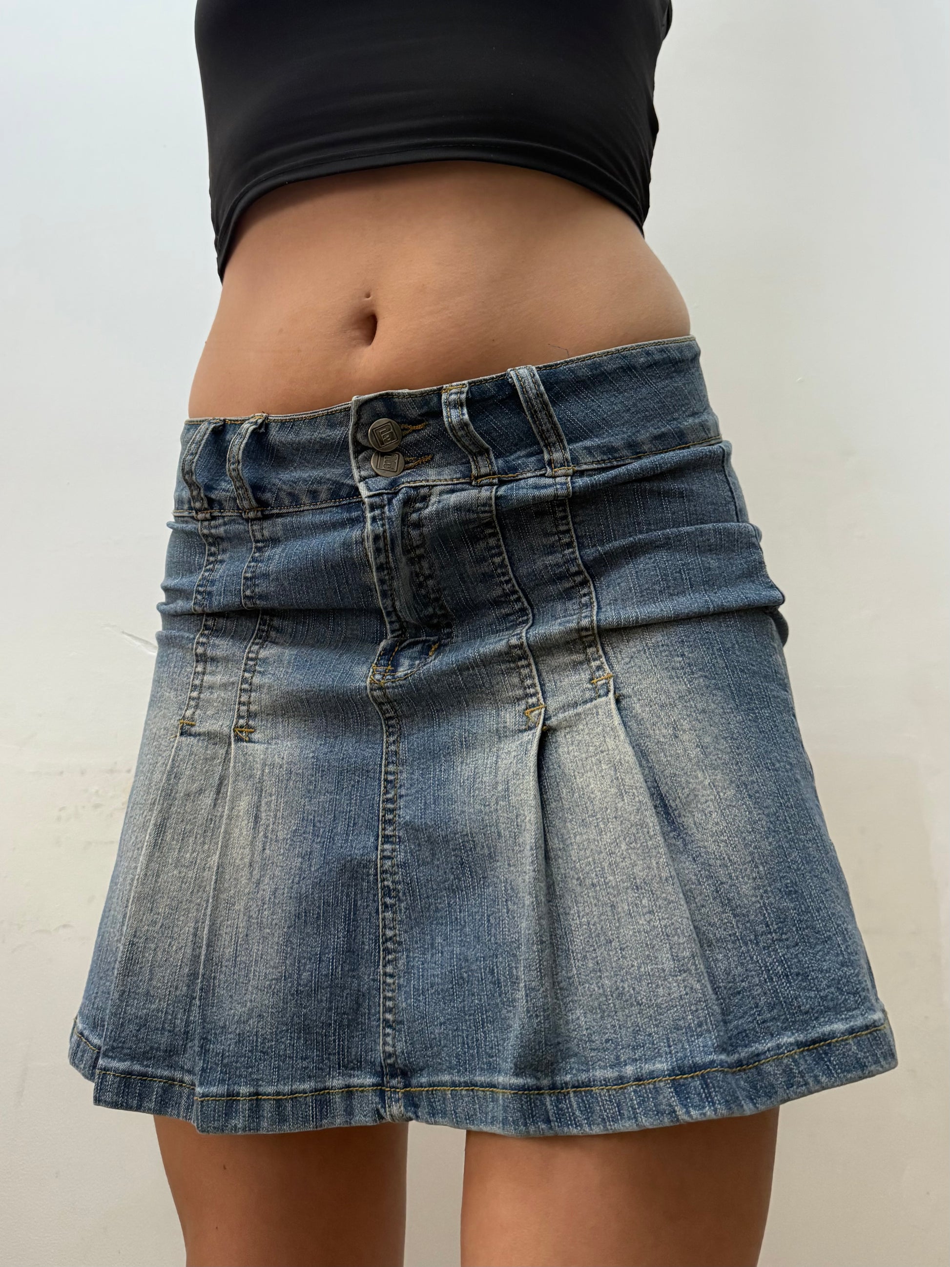 Blue denim low rise pleated mini skirt (S/M)