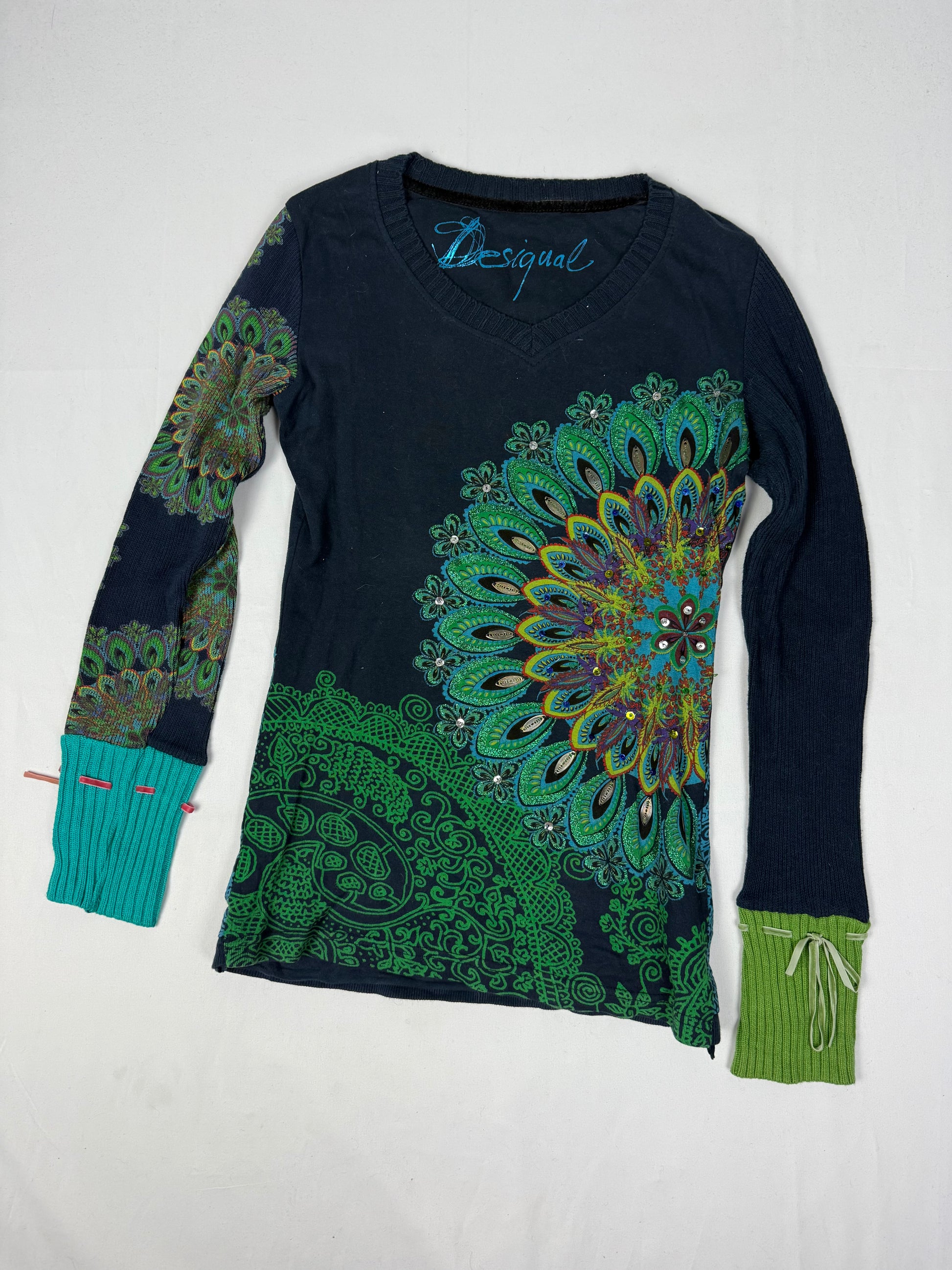 Navy graphic V neck jumper (XS/S)