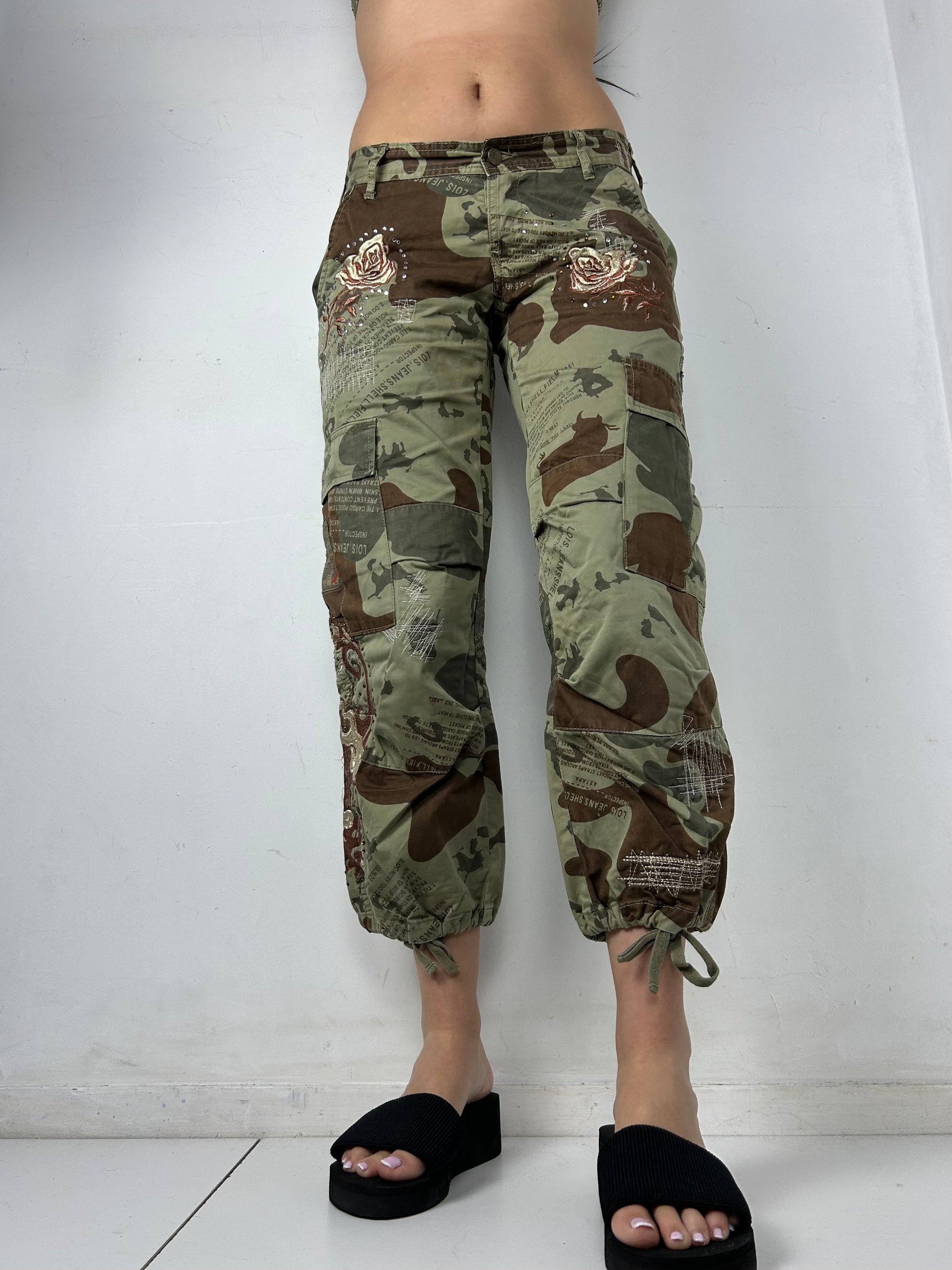 Khaki camo low rise capris pants (S)