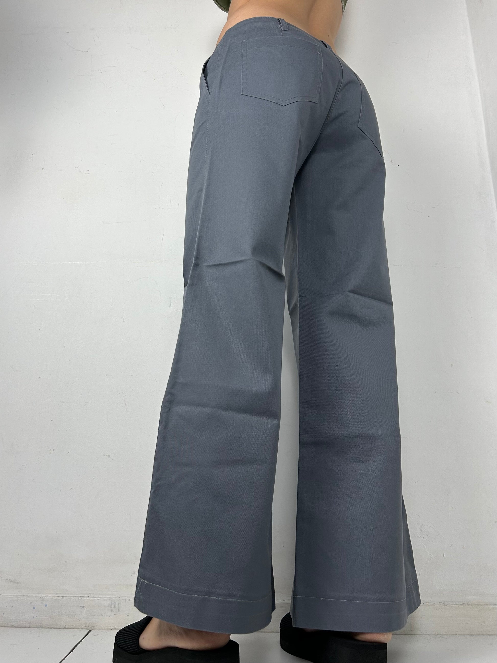 Grey low rise flare office pants (M)