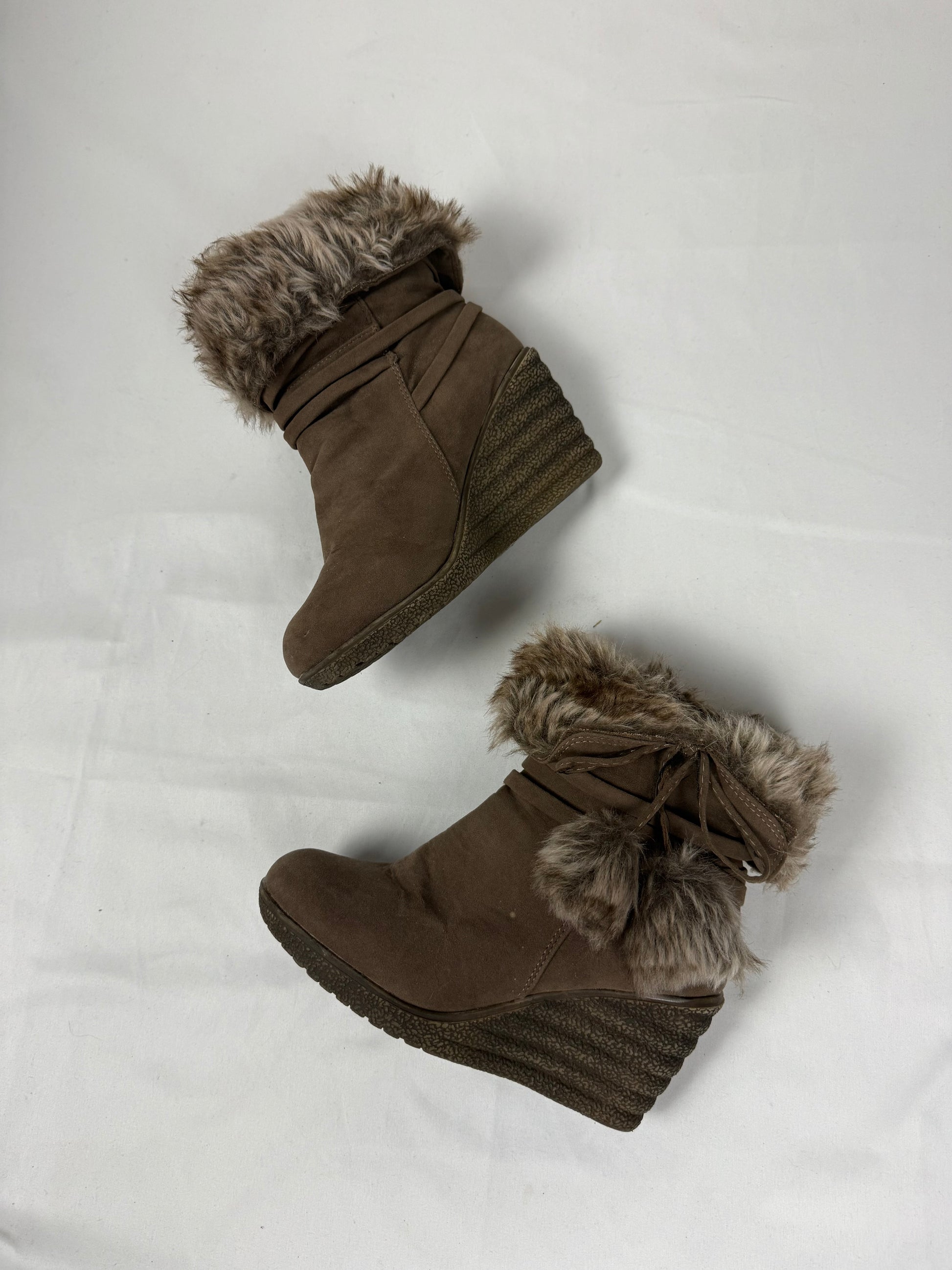 Brown faux fur wedge winter boots (35)