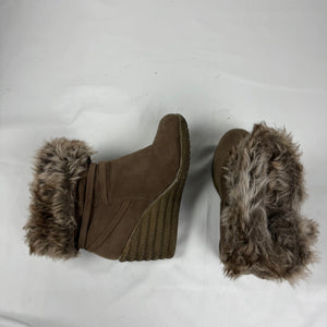 Brown faux fur wedge winter boots (35)