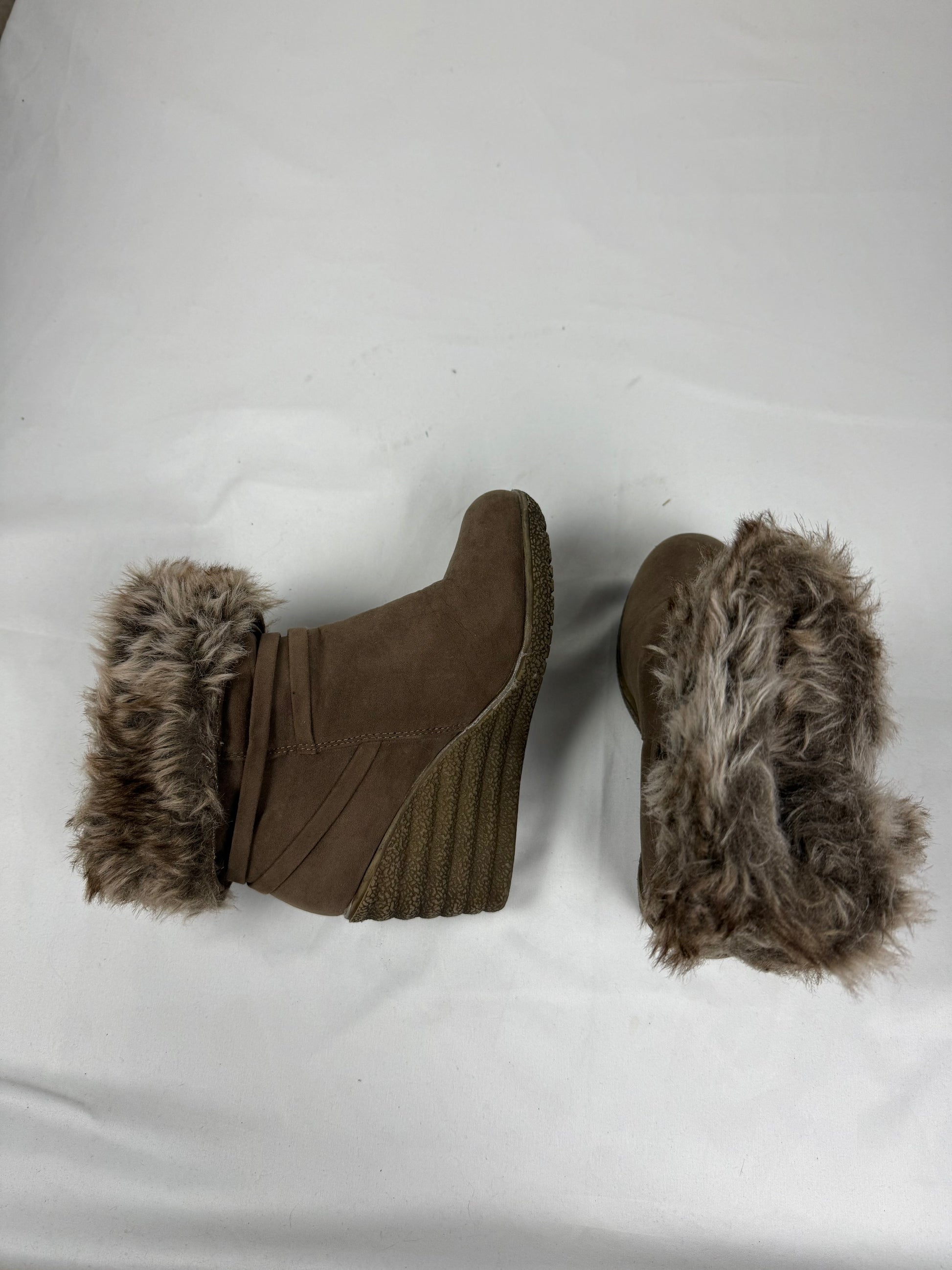 Brown faux fur wedge winter boots (35)