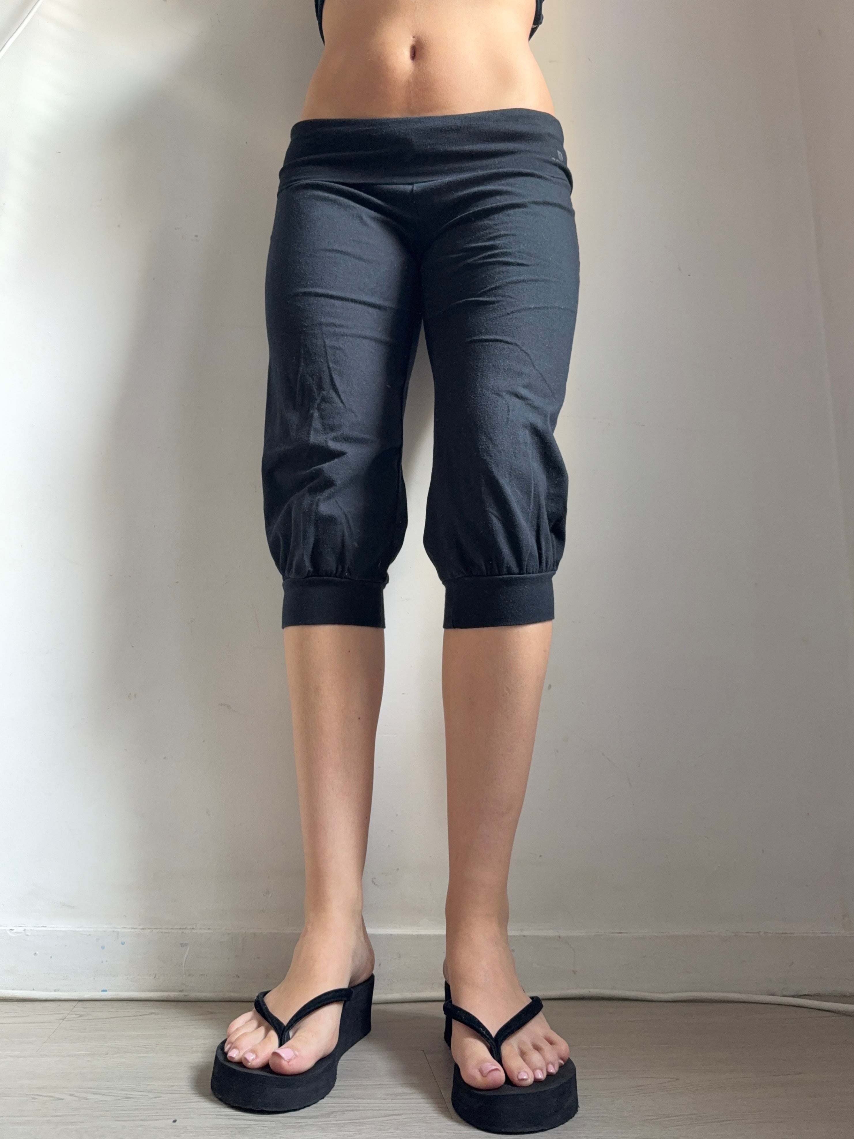 Black activewear cotton capri pants (S)
