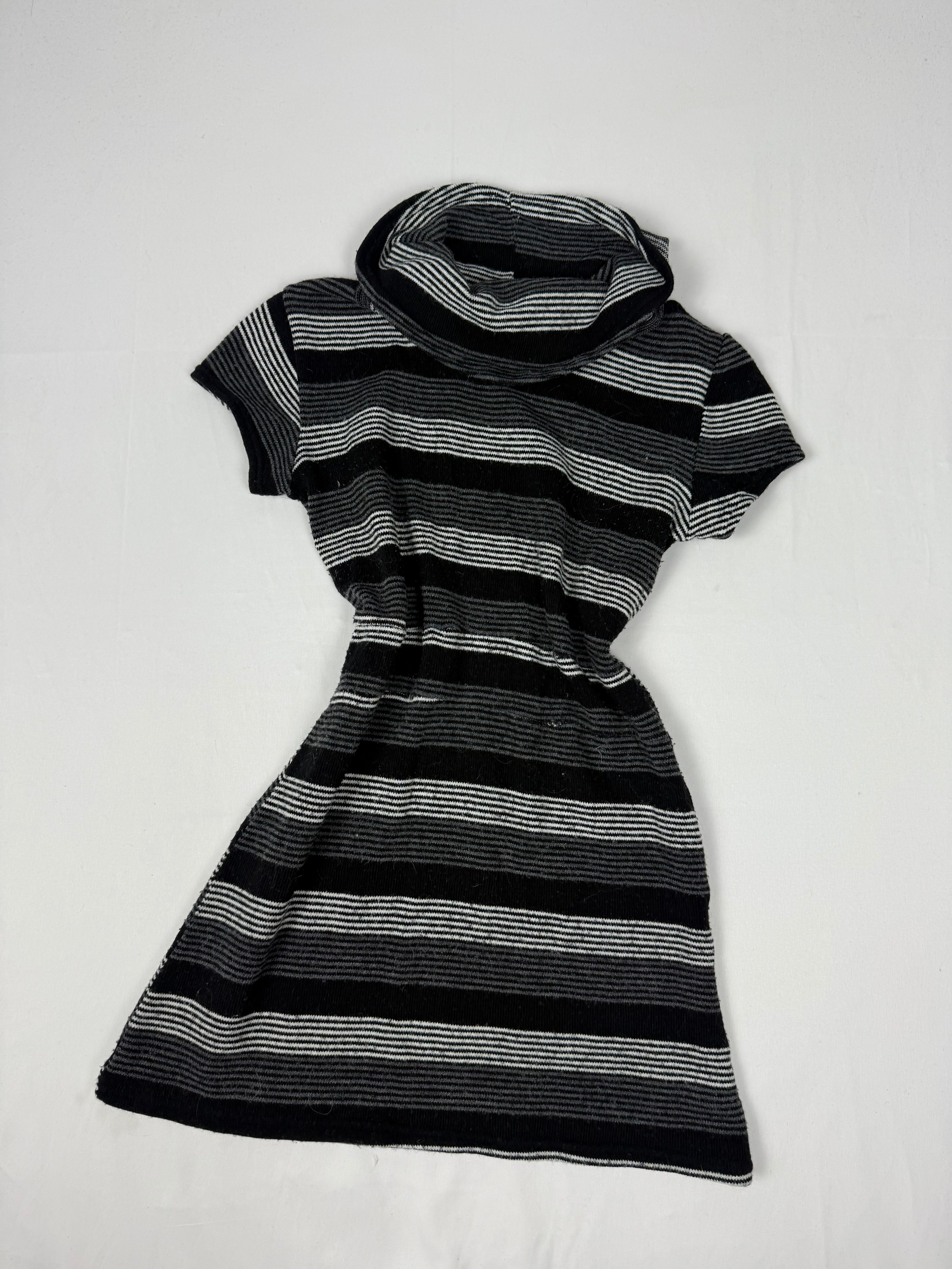 Black & grey striped turtleneck short sleeves dress (S)