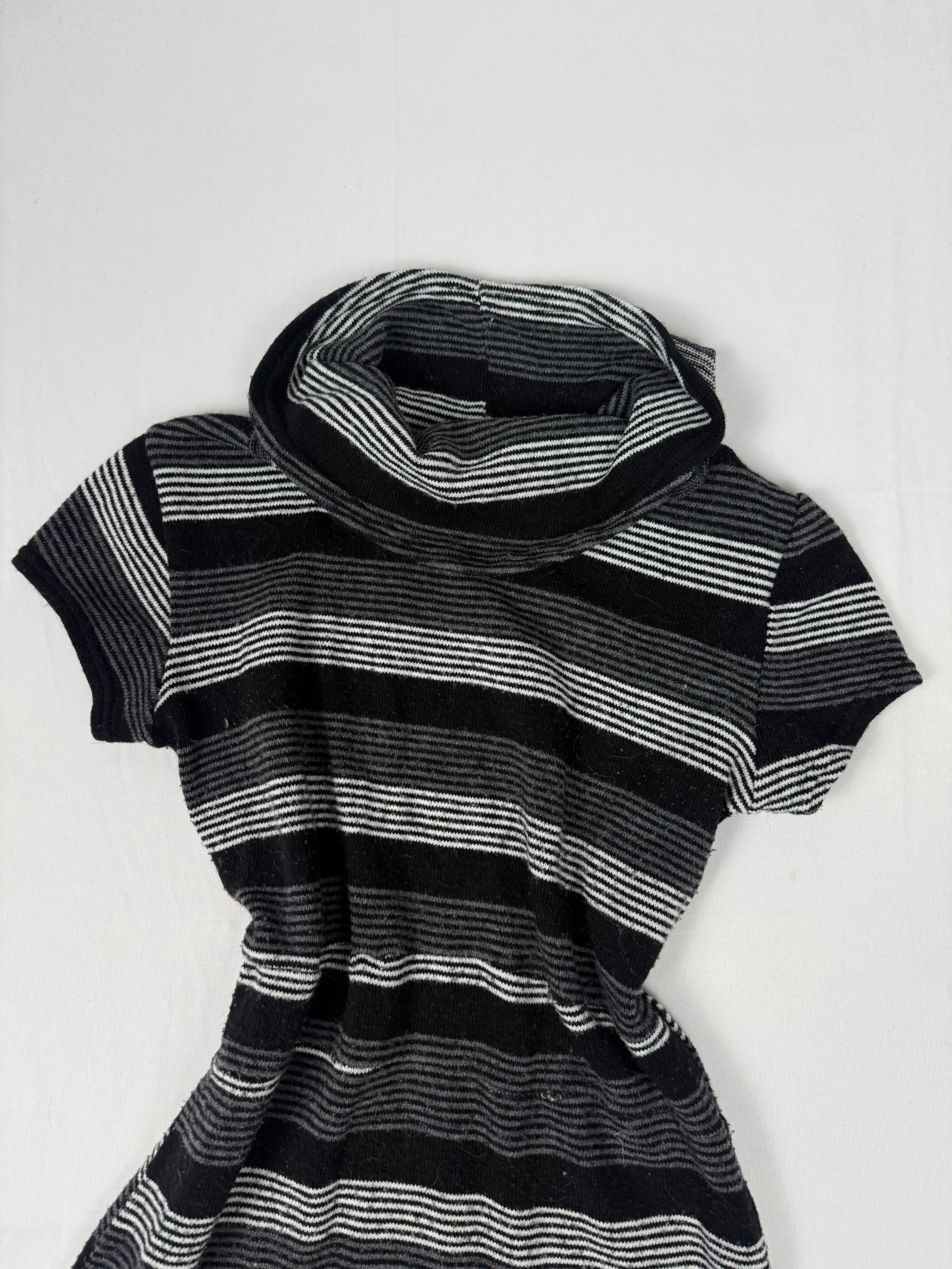 Black & grey striped turtleneck short sleeves dress (S)