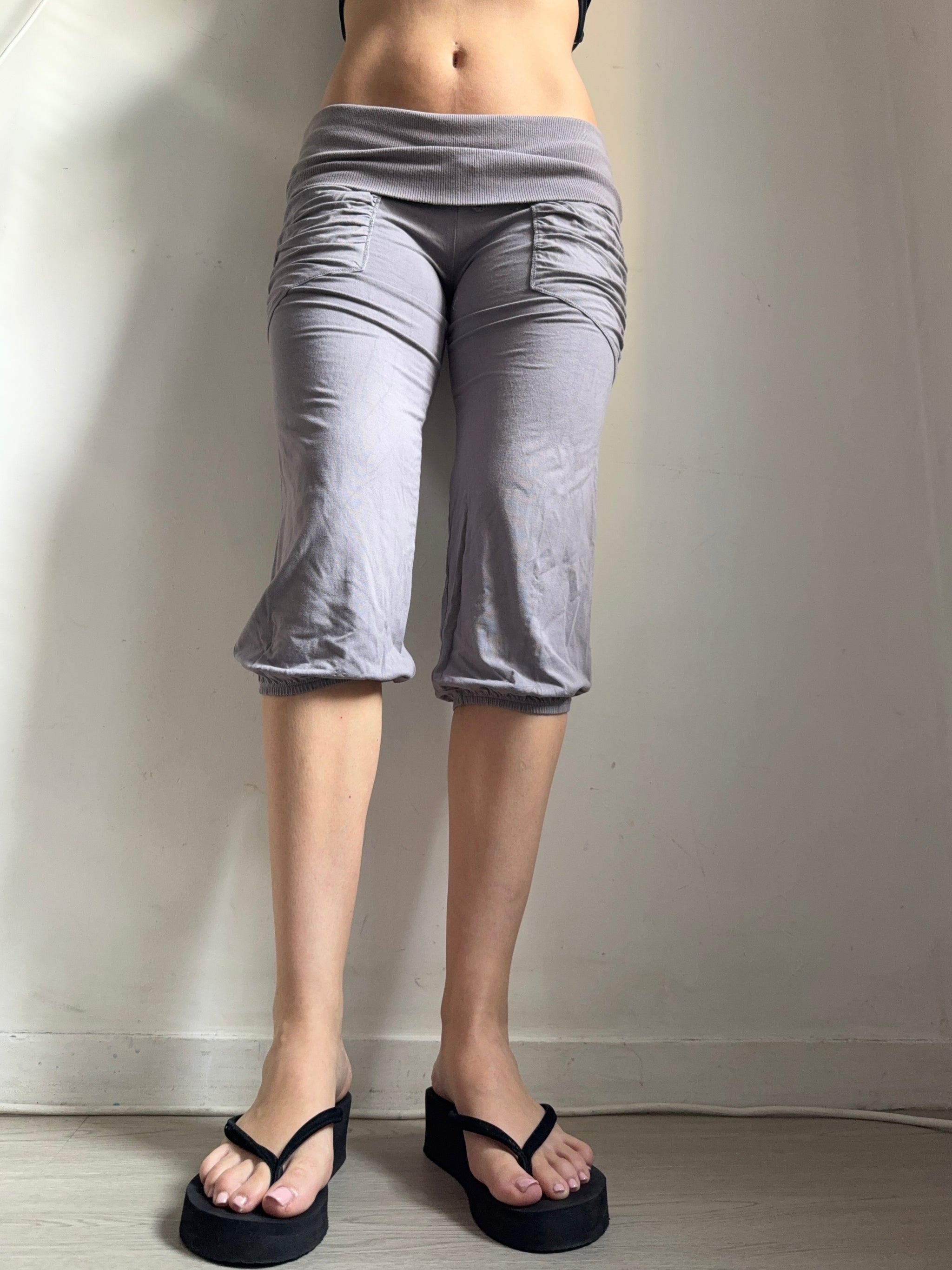 Khaki activewear capri pants (XS)