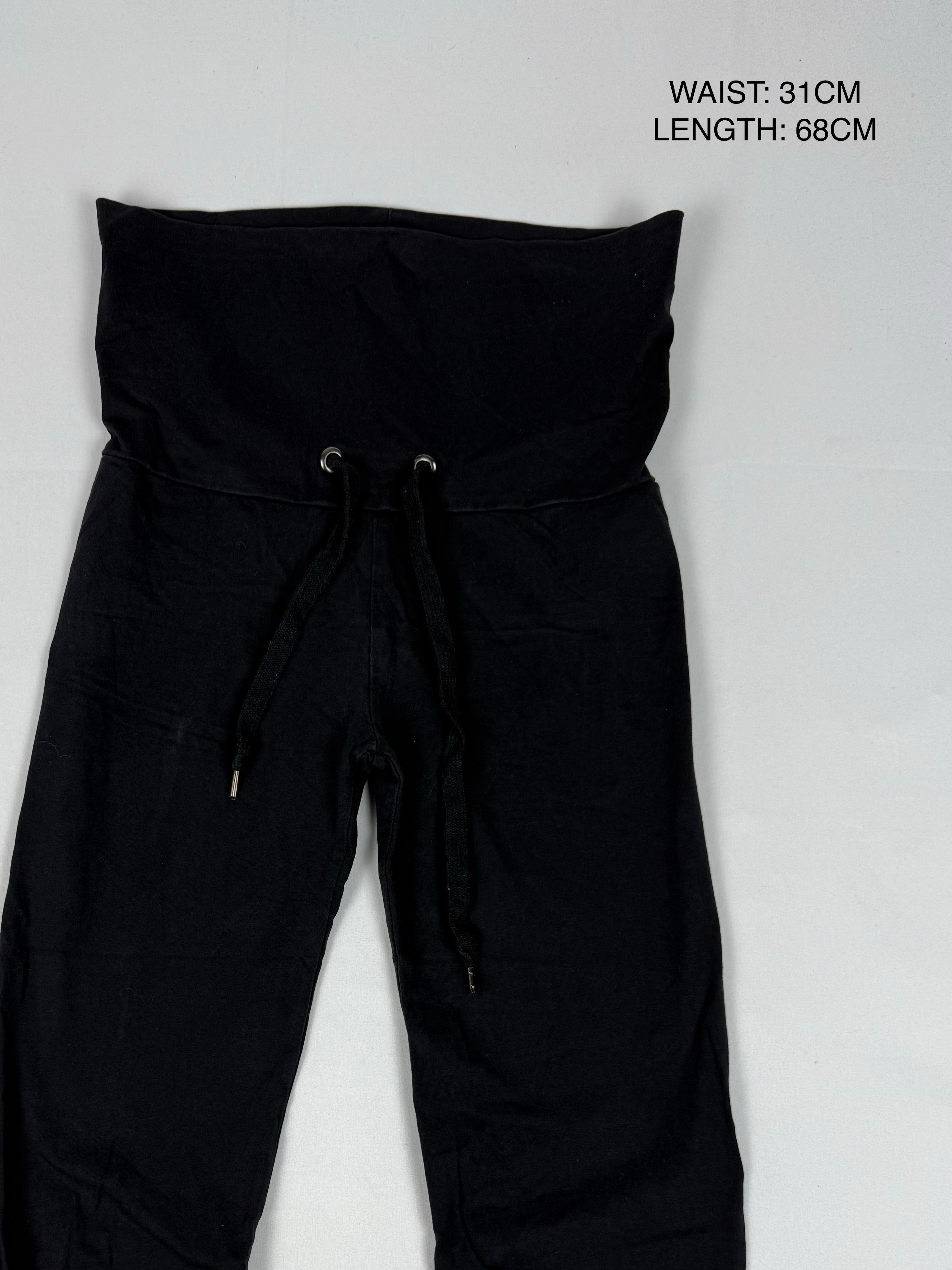 Black activewear low rise capri pants (XS)