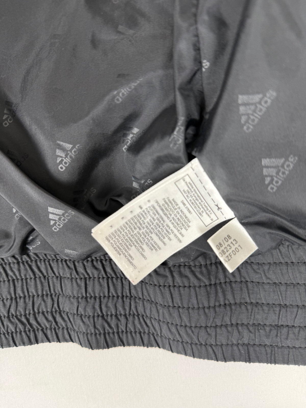 Black zip up puffer jacket (L)