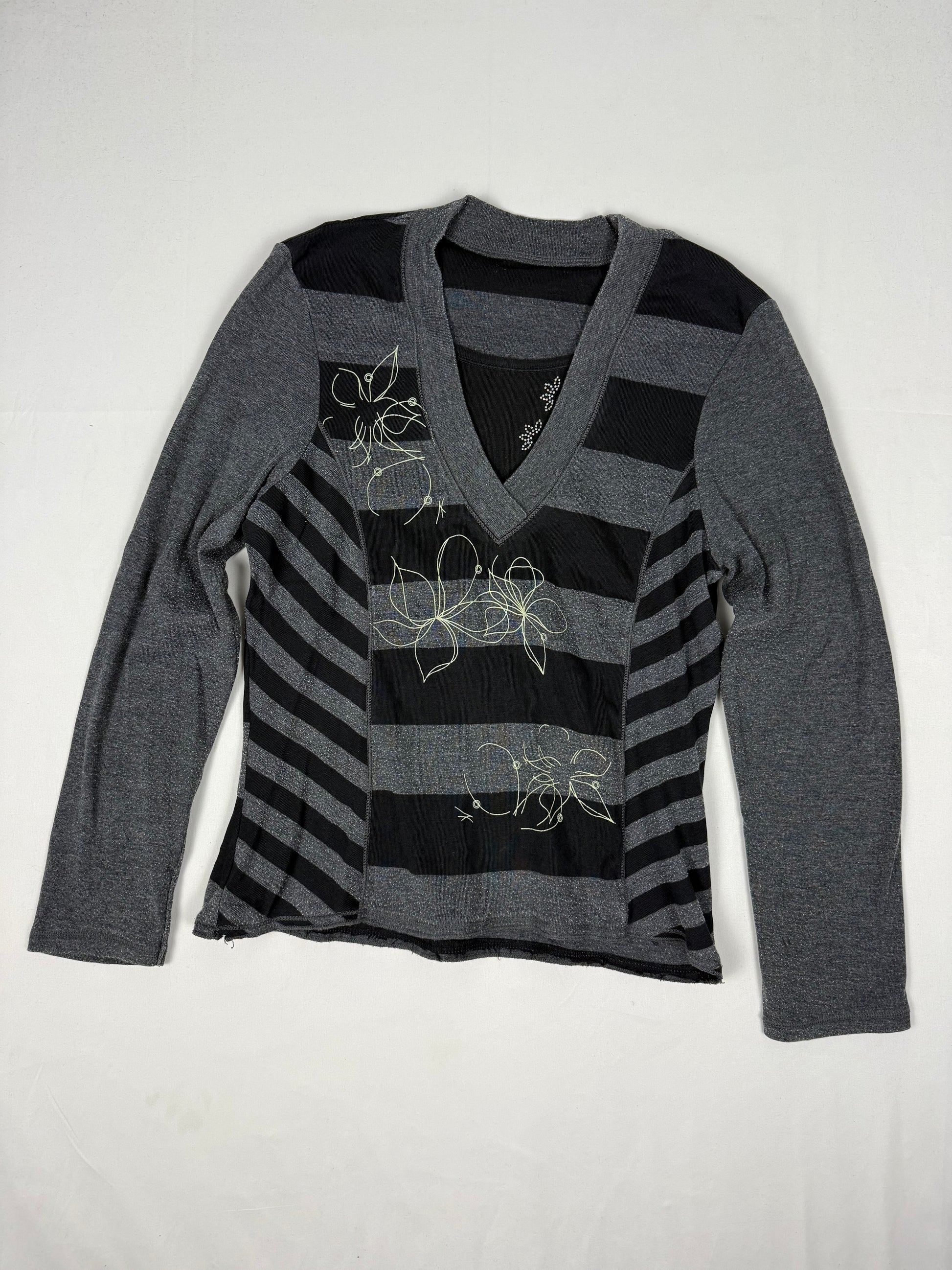 Grey V neck striped long sleeves top (S/M)