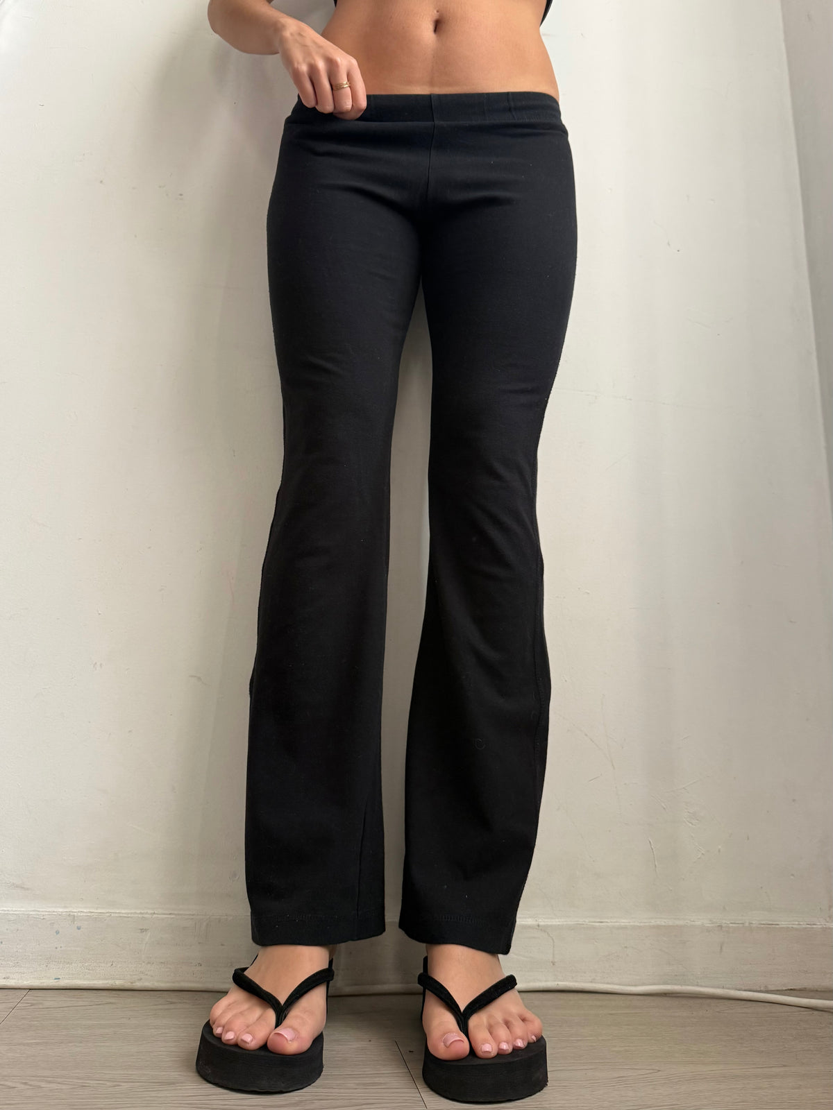 Black low rise yoga cotton pants (M)