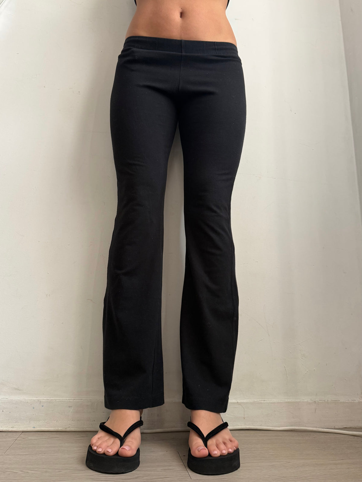 Black low rise yoga cotton pants (M)