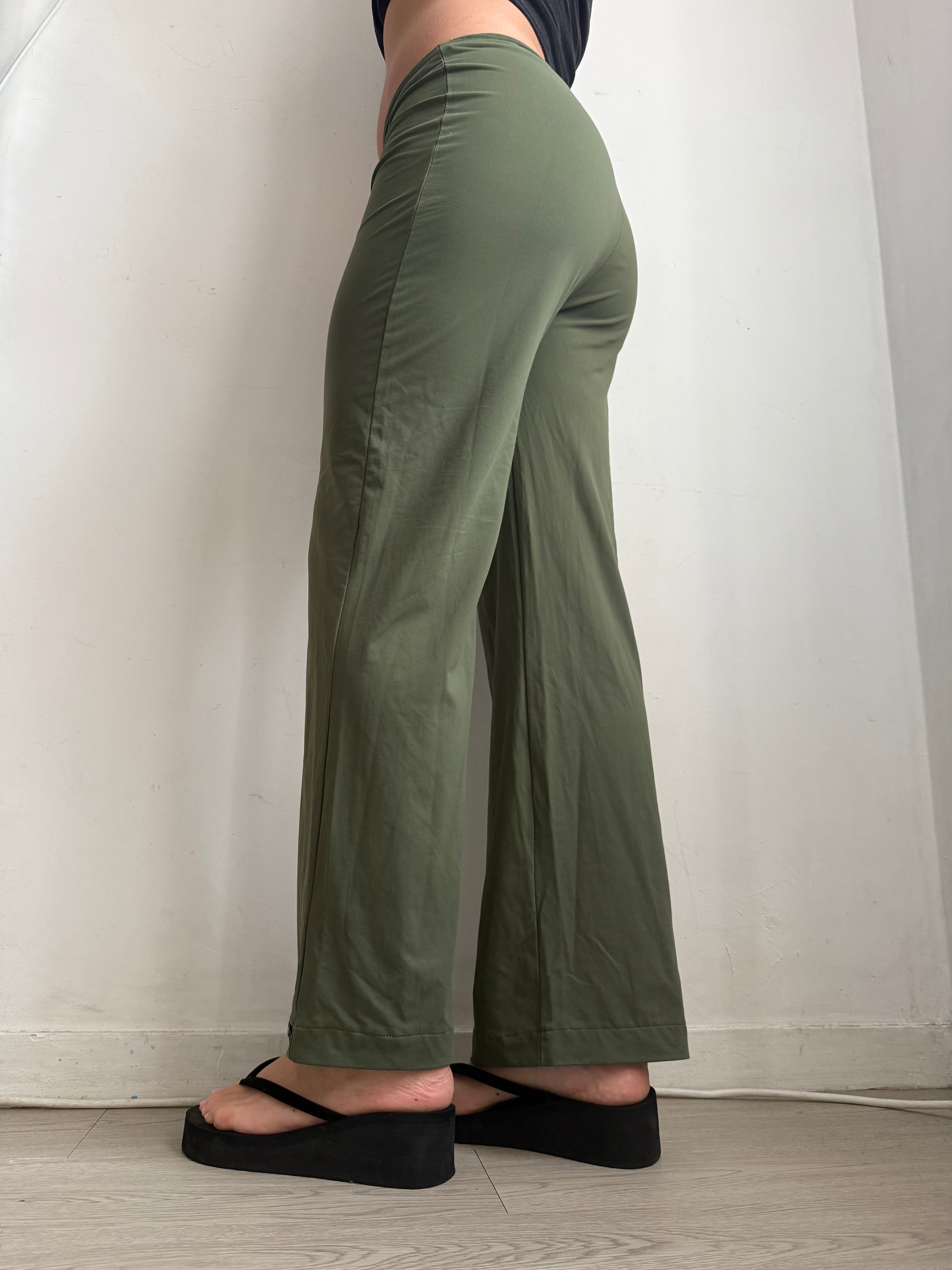 Khaki activewear flare pants (M)
