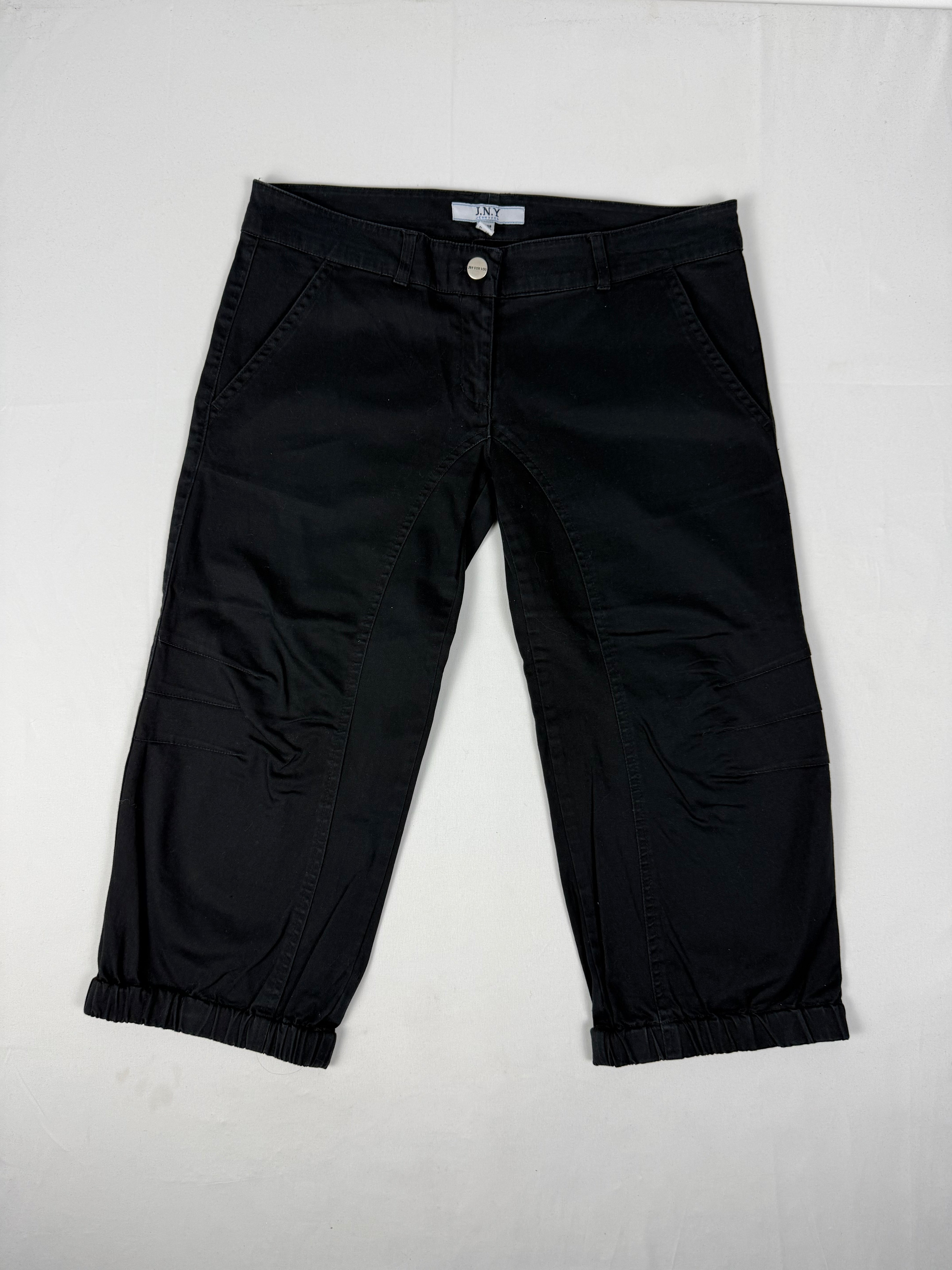 Black low rise capri pants (S/M)