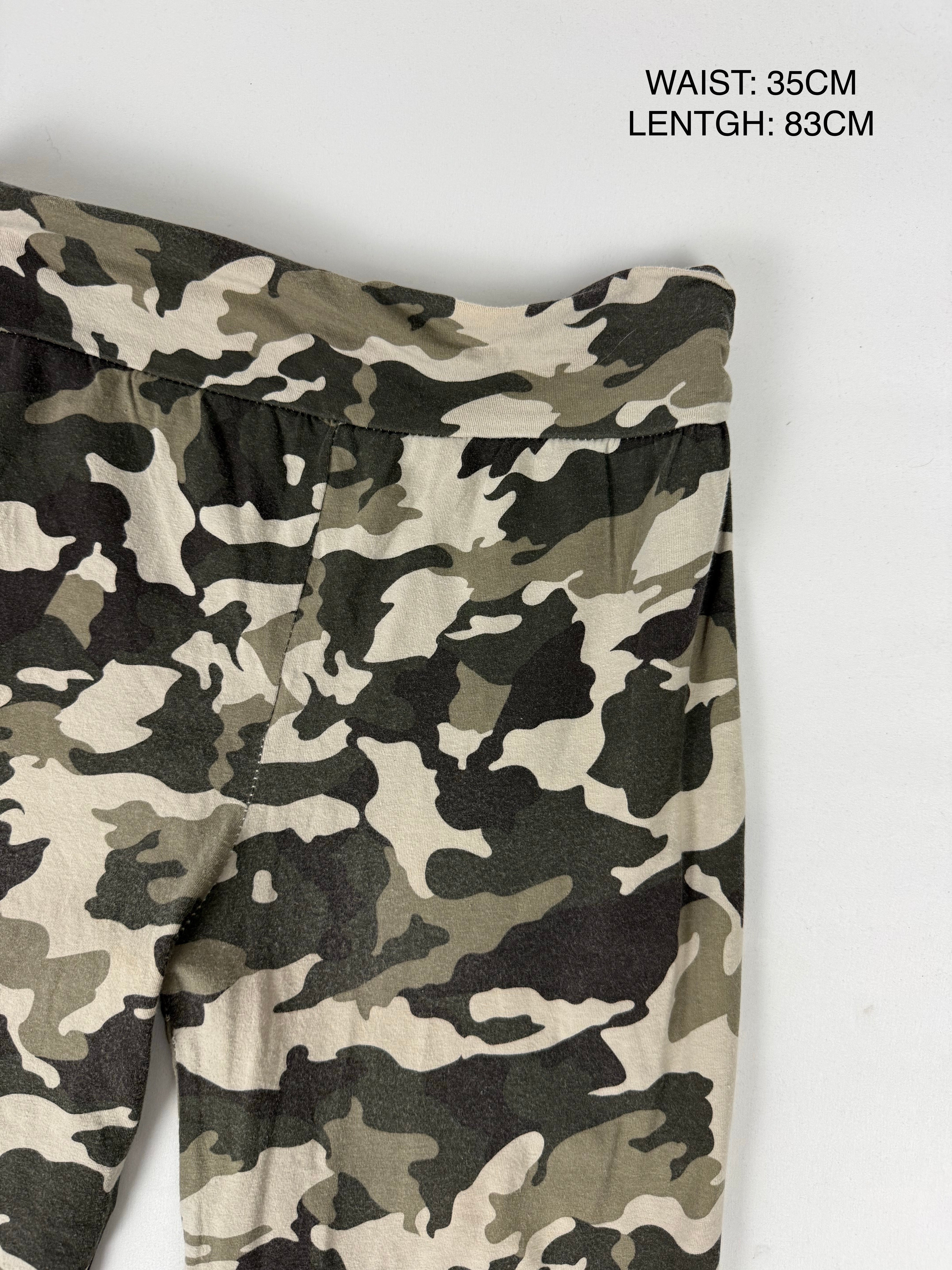 Khaki camo activewear capri pants (L)