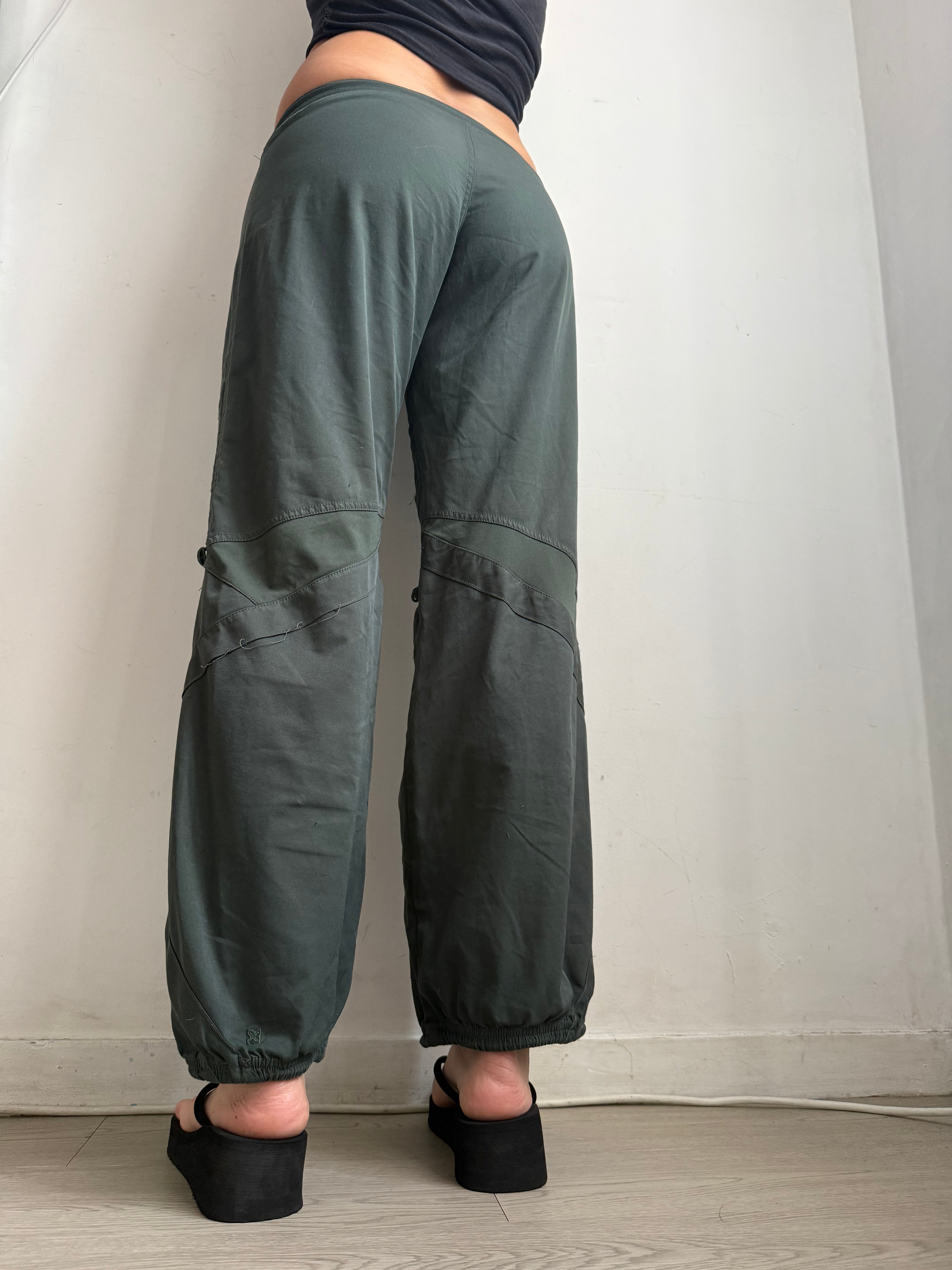 Khaki low rise baggy pants (M)