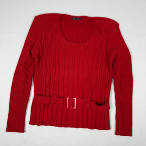 Red ribbed jumper with belt (L)