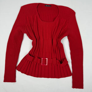 Red ribbed jumper with belt (L)